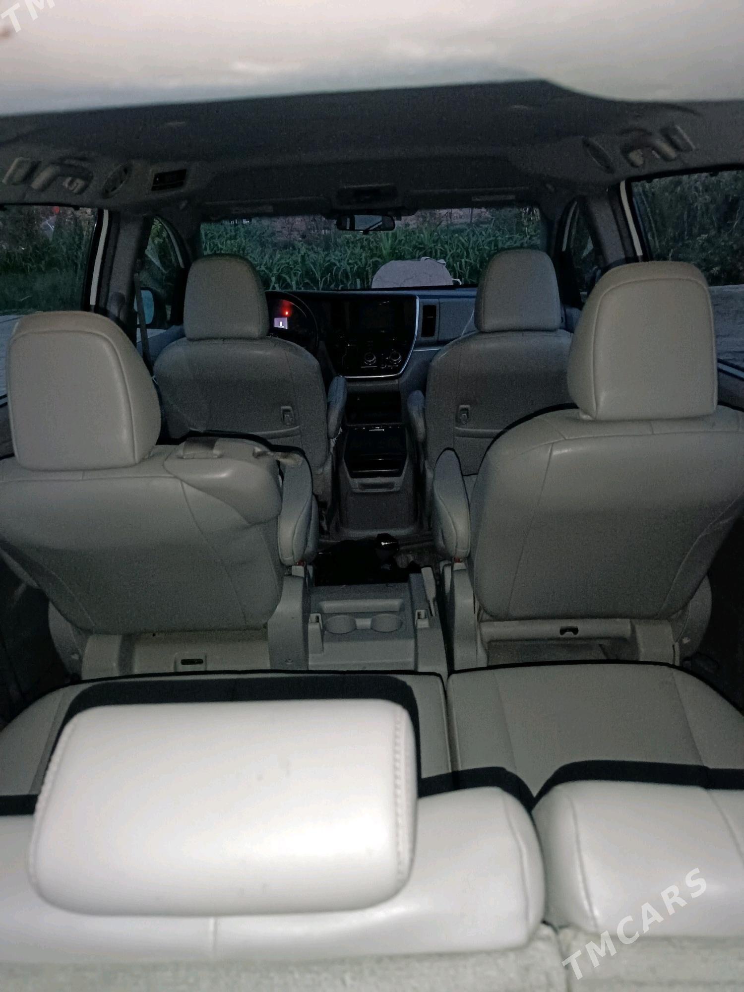 Toyota Sienna 2016 - 370 000 TMT - Туркменгала - img 3