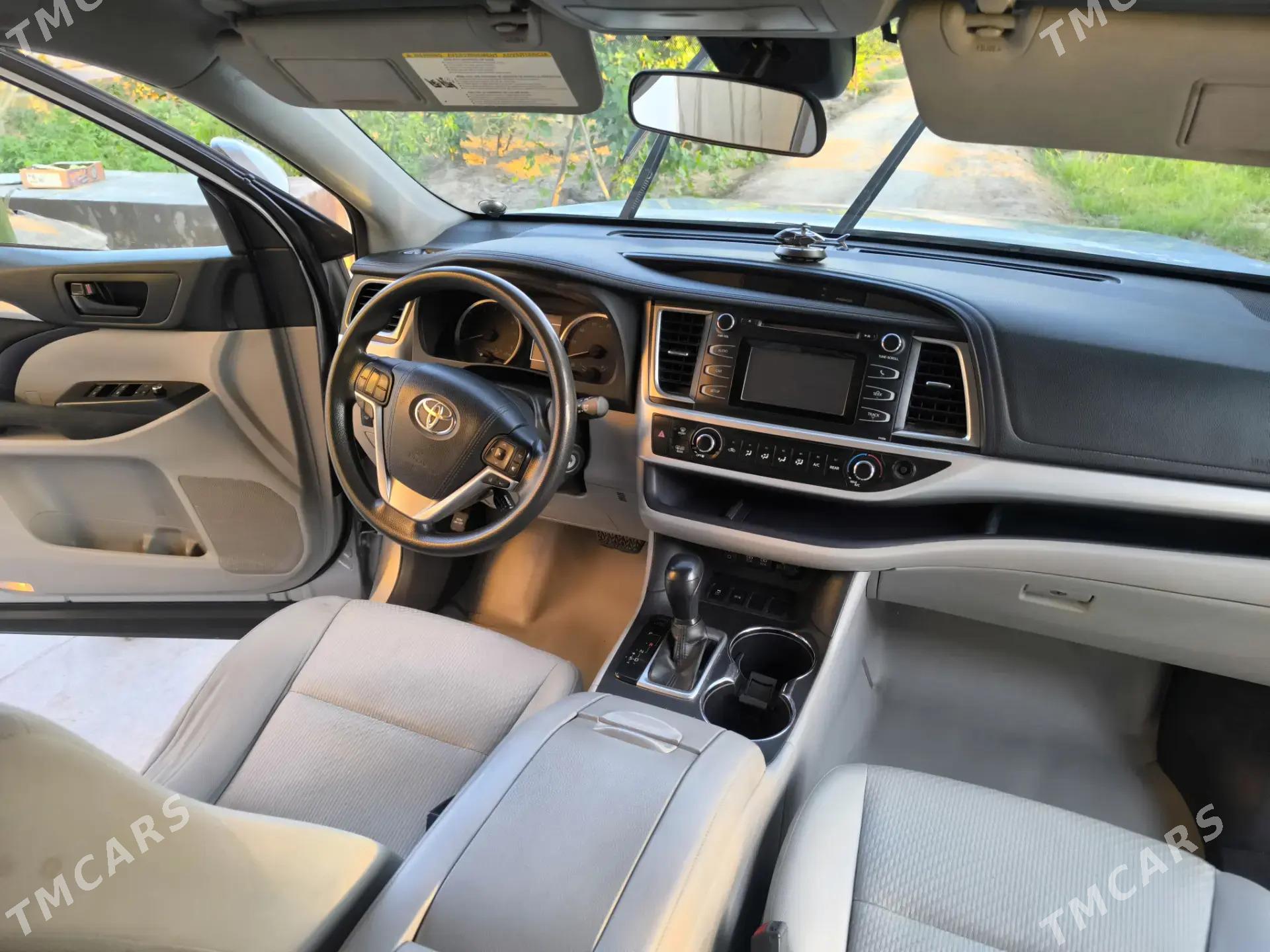 Toyota Highlander 2017 - 400 000 TMT - Köneürgenç - img 4