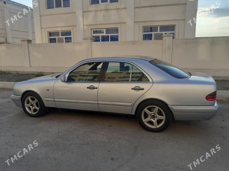Mercedes-Benz E320 1996 - 50 000 TMT - Türkmenabat - img 2