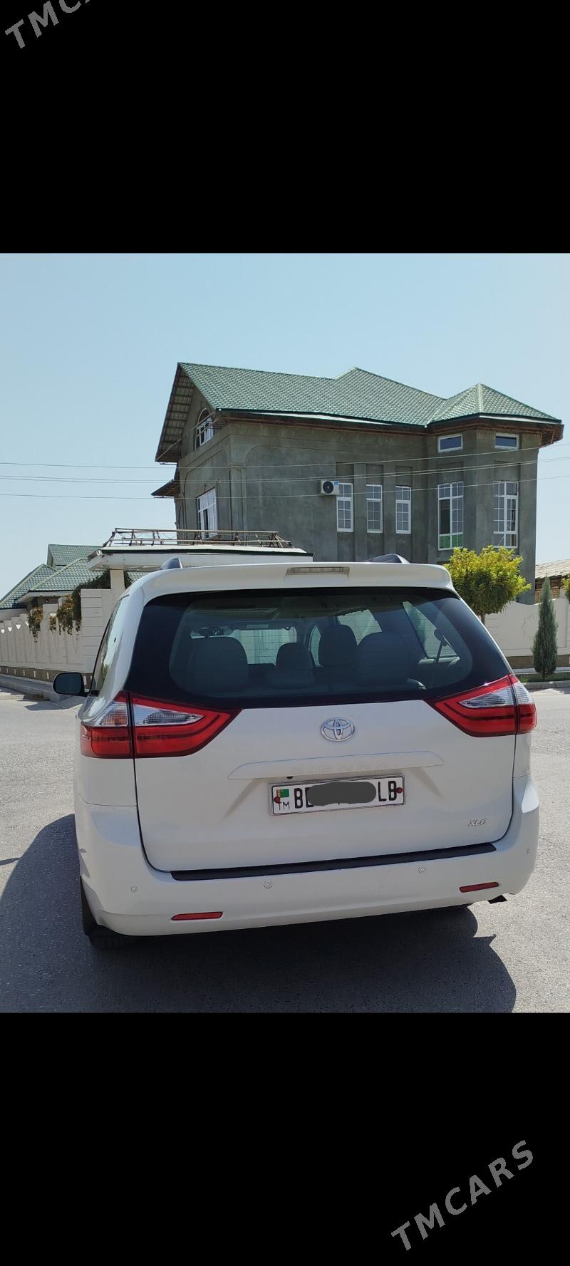 Toyota Sienna 2017 - 400 000 TMT - Туркменабат - img 8