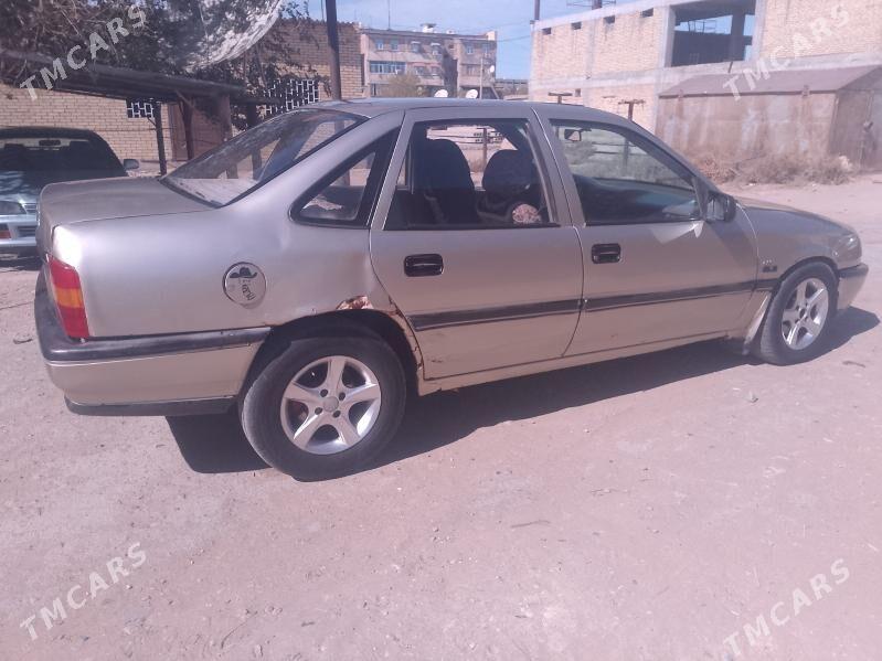 Opel Vectra 1989 - 20 000 TMT - Газаджак - img 7