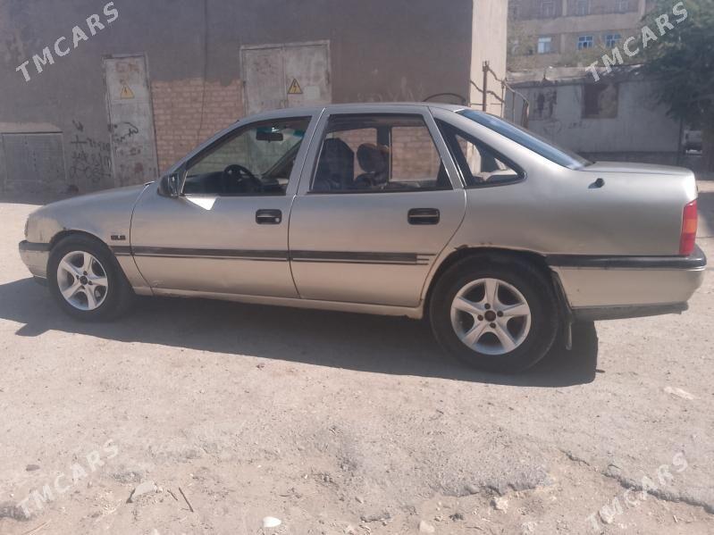 Opel Vectra 1989 - 20 000 TMT - Газаджак - img 8