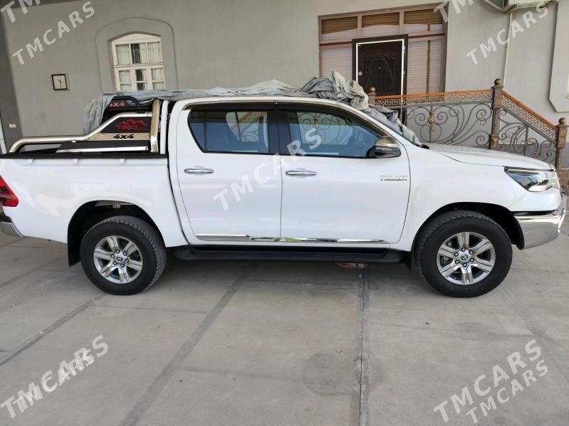 Toyota Hilux 2022 - 570 000 TMT - Балканабат - img 3