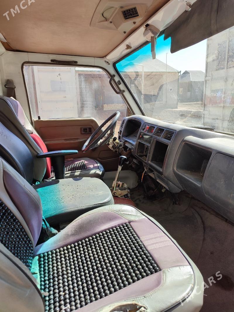 Toyota Dyna 1996 - 110 000 TMT - Гурбансолтан Едже - img 4