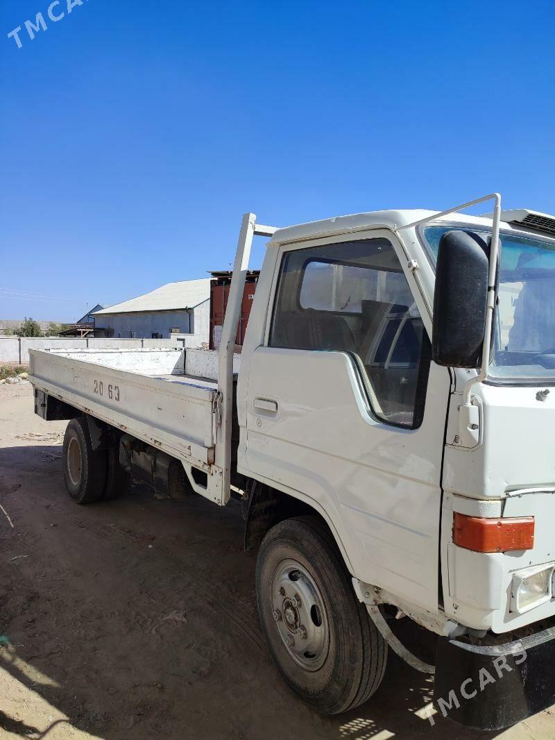 Toyota Dyna 1996 - 110 000 TMT - Гурбансолтан Едже - img 1