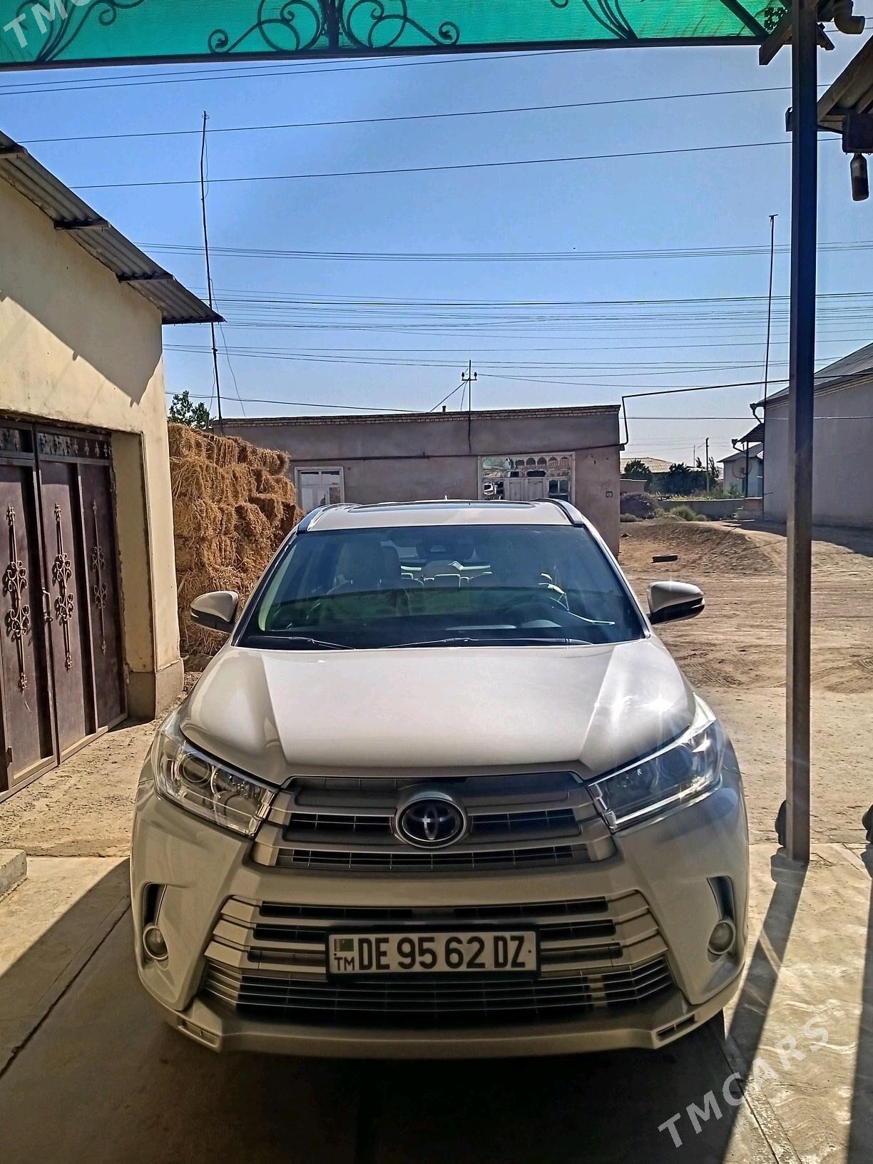 Toyota Highlander 2019 - 495 000 TMT - Гурбансолтан Едже - img 5