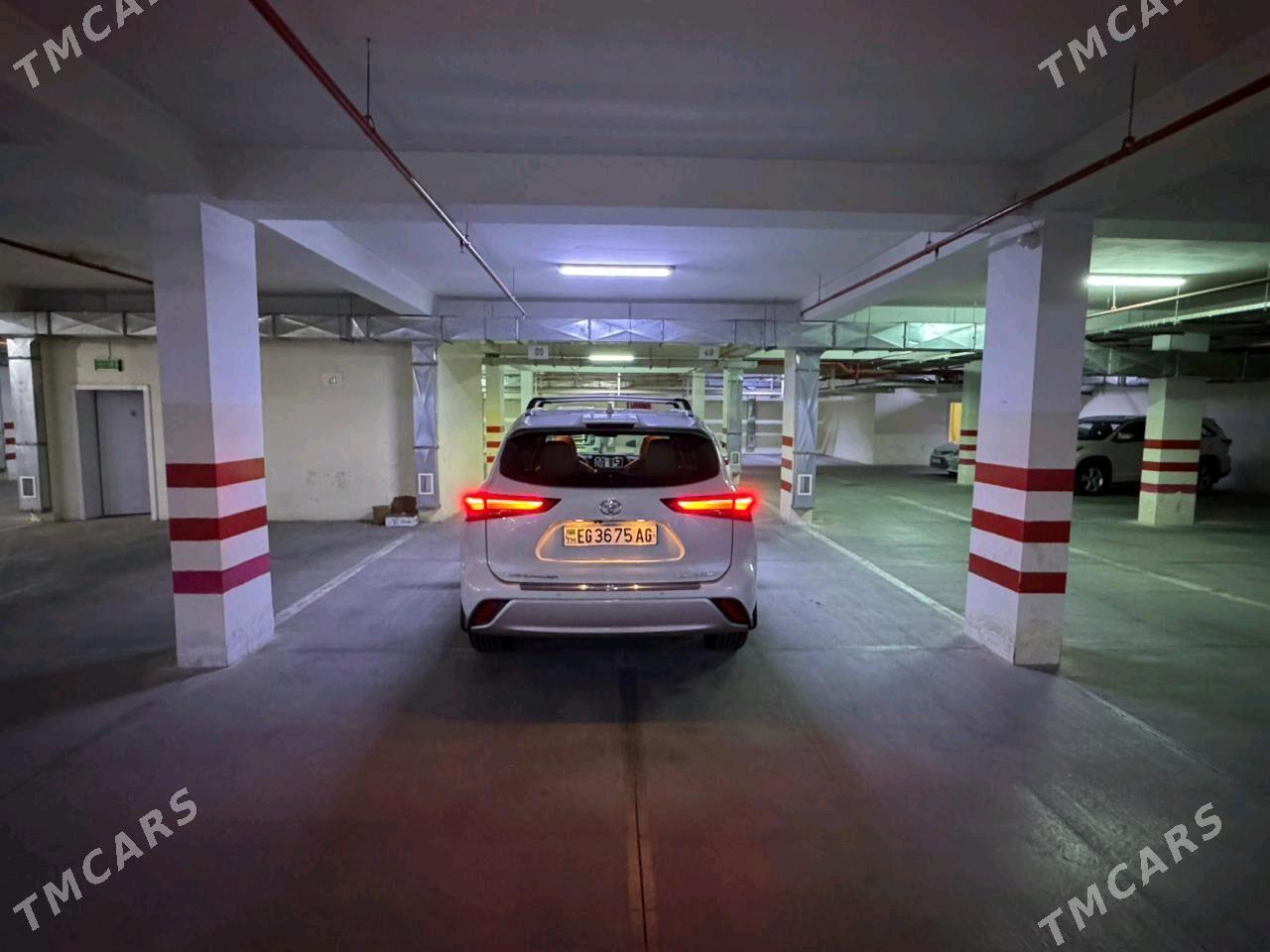 Toyota Highlander 2021 - 780 000 TMT - Айтакова (ул. Огузхана) - img 3