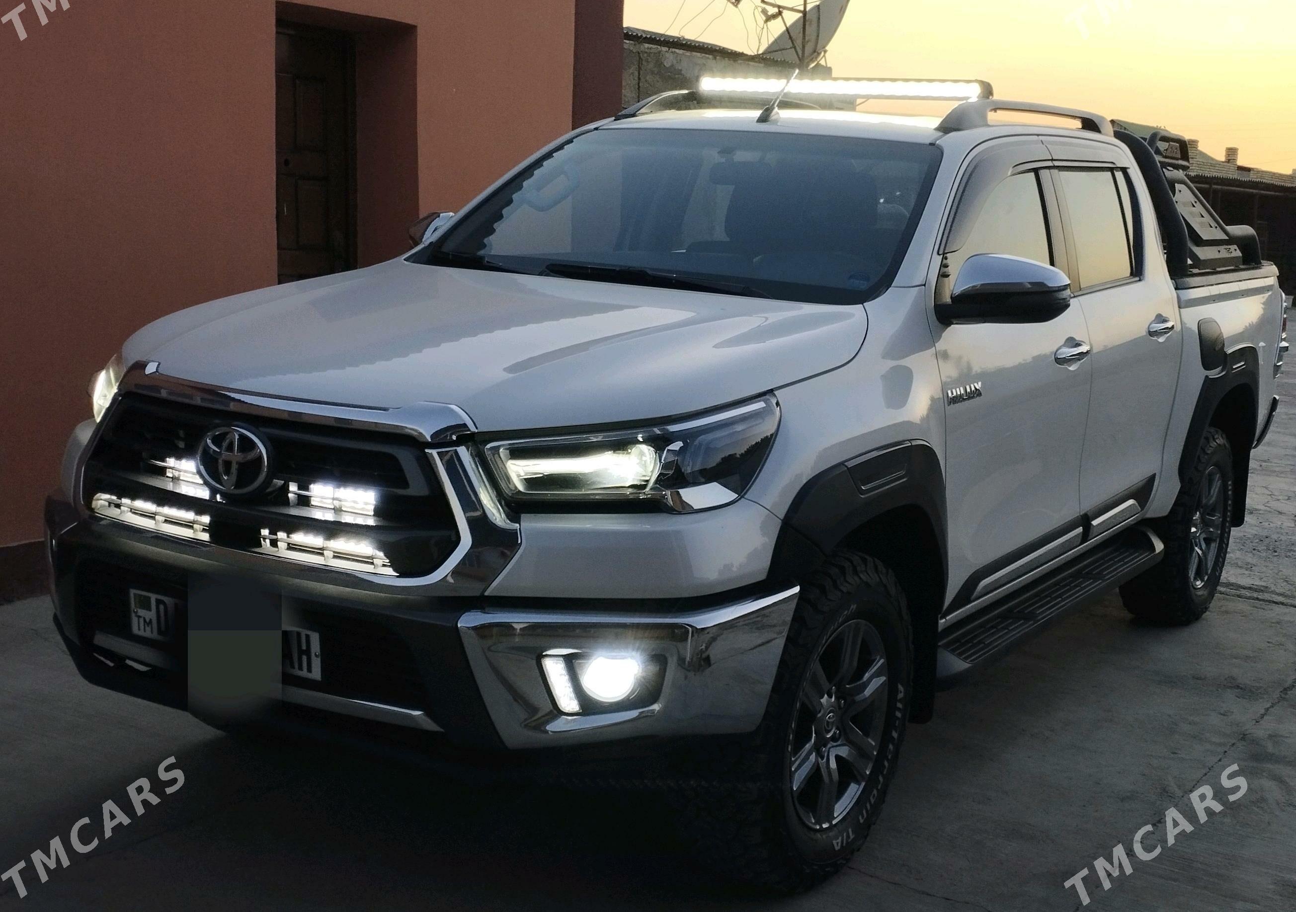 Toyota Hilux 2021 - 605 000 TMT - Бузмеин - img 6