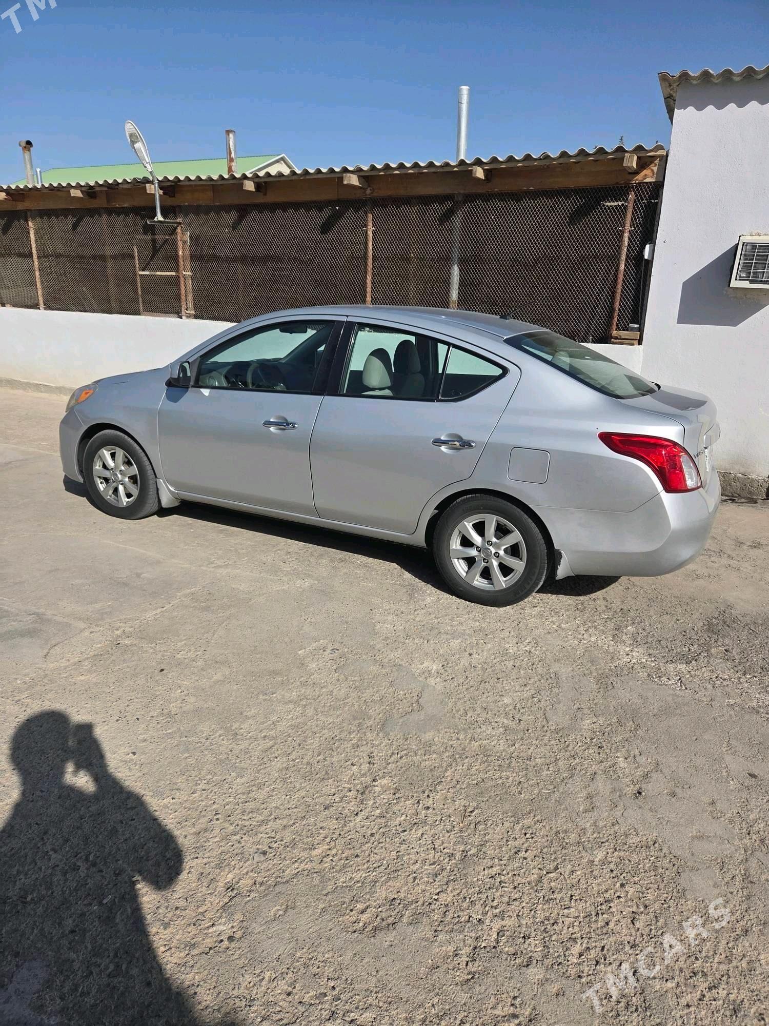 Nissan Versa 2011 - 105 000 TMT - Анев - img 3