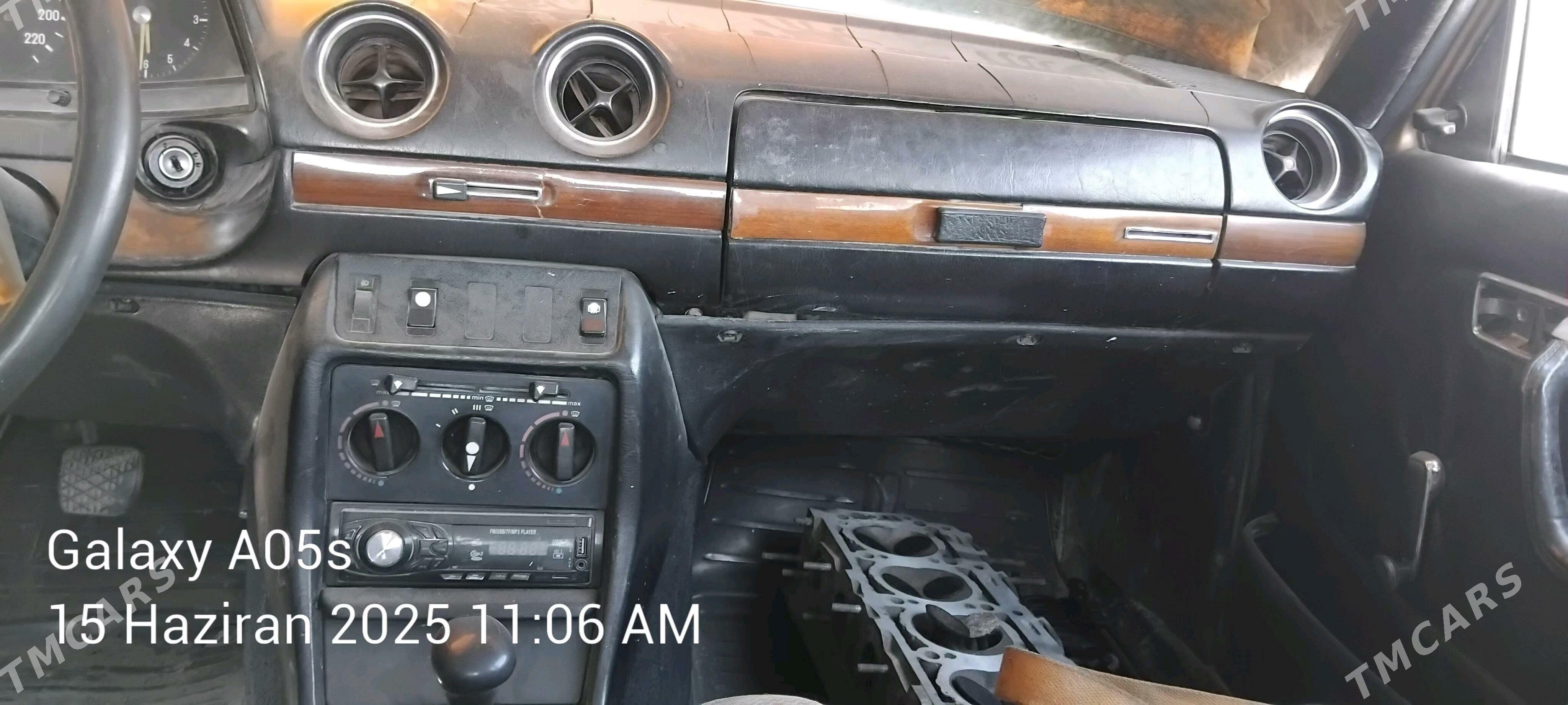 Mercedes-Benz 230E 1982 - 15 000 TMT - Gyzylarbat - img 2