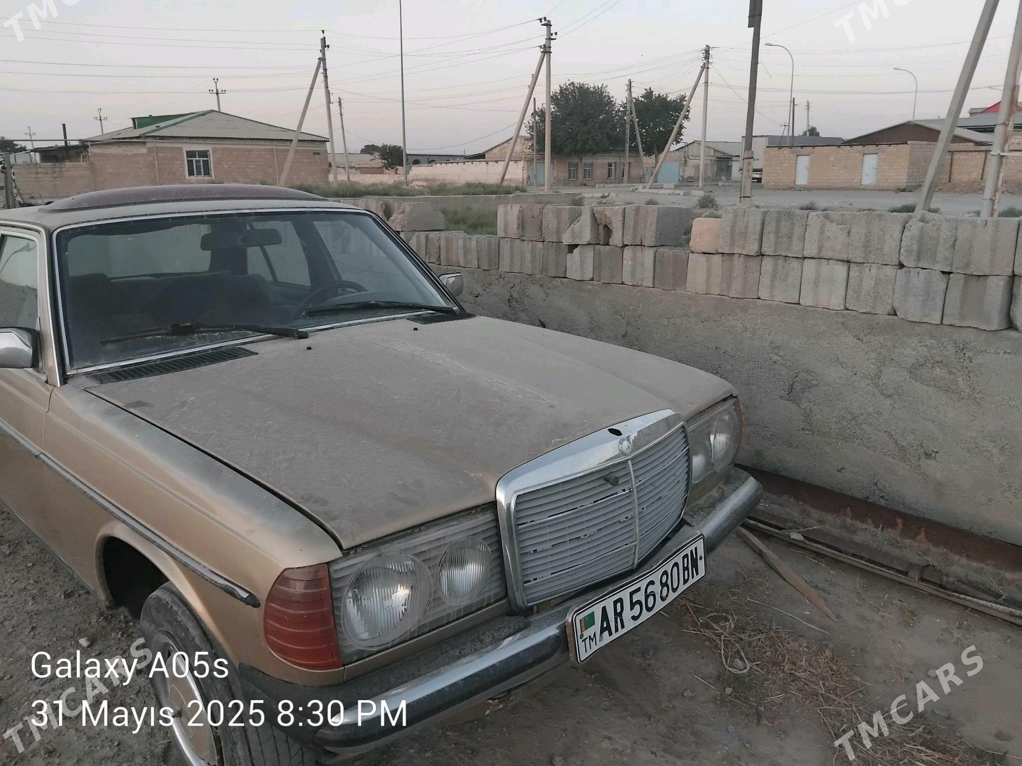 Mercedes-Benz 230E 1982 - 15 000 TMT - Gyzylarbat - img 4
