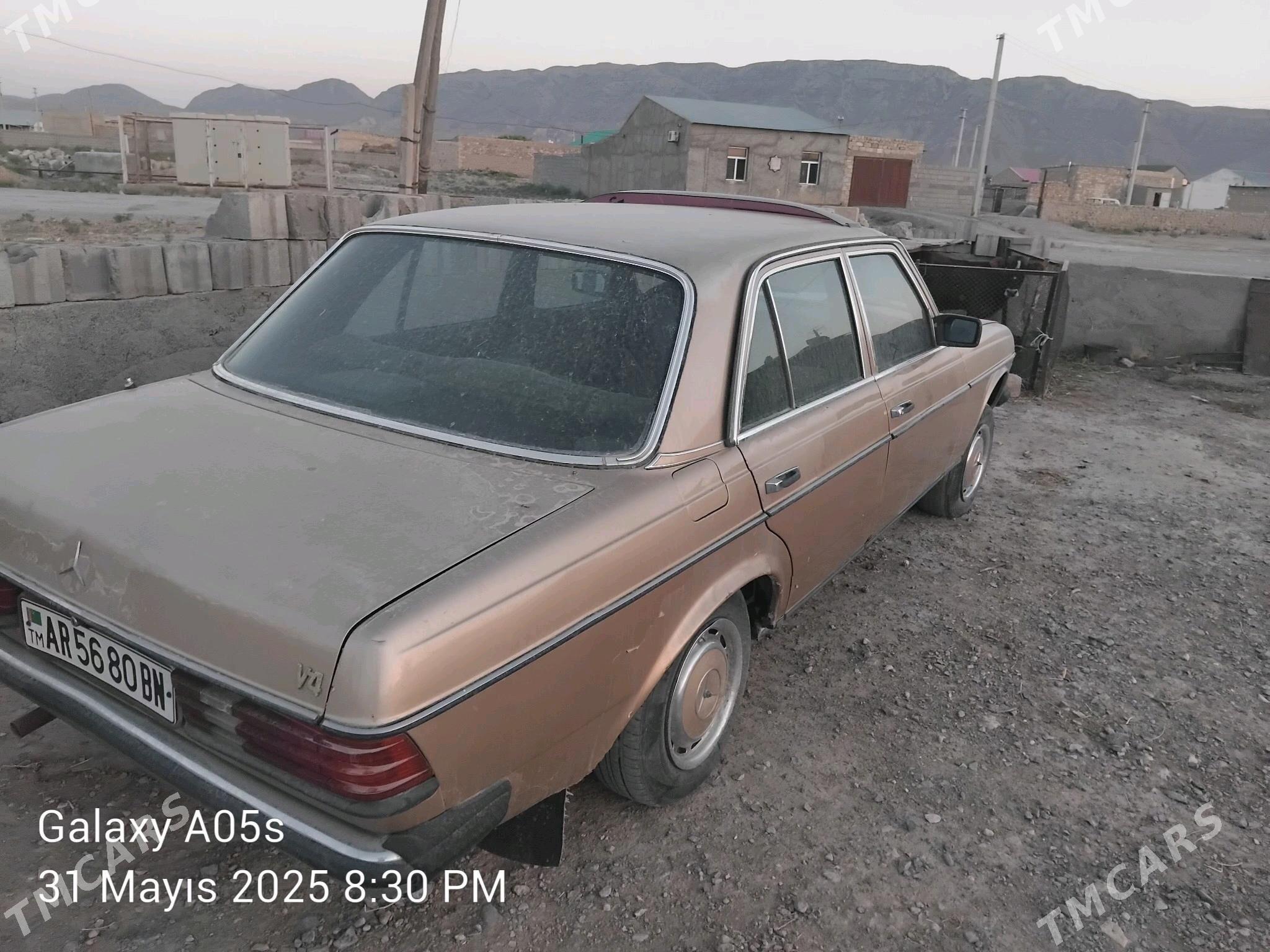 Mercedes-Benz 230E 1982 - 15 000 TMT - Gyzylarbat - img 3