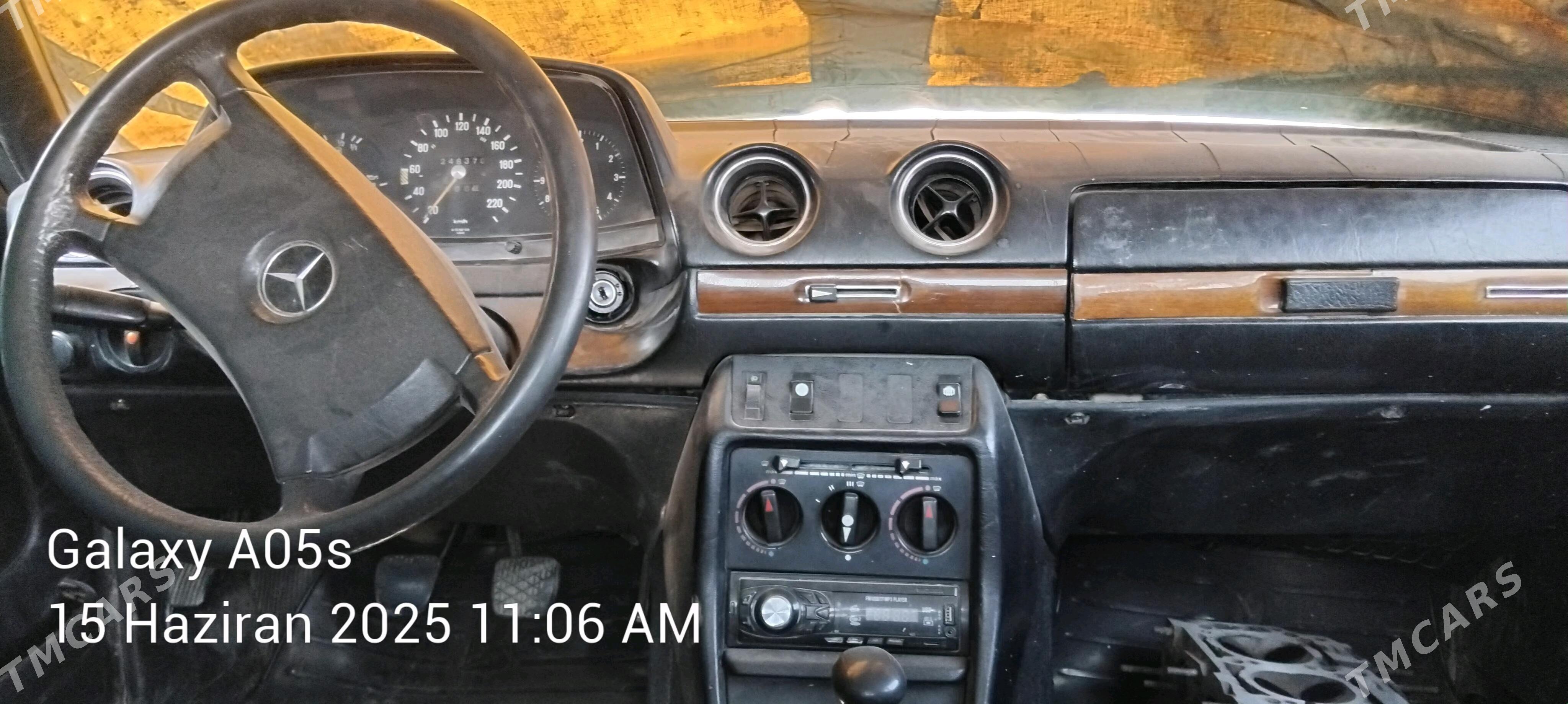 Mercedes-Benz 230E 1982 - 15 000 TMT - Gyzylarbat - img 6