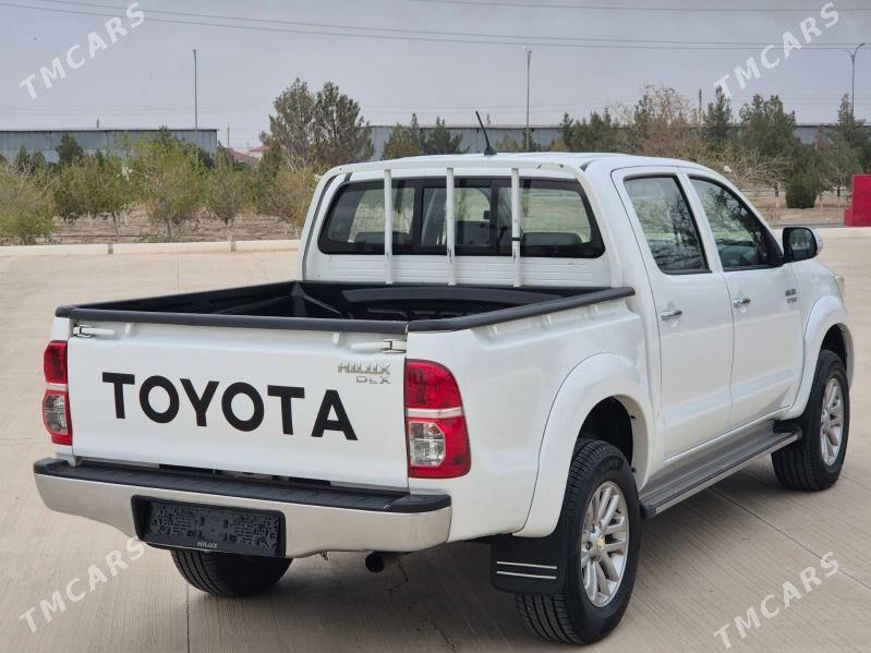 Toyota Hilux 2014 - 355 000 TMT - Aşgabat - img 6