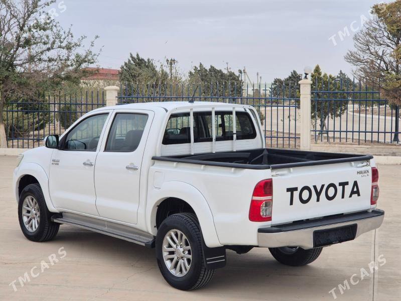 Toyota Hilux 2014 - 355 000 TMT - Aşgabat - img 2