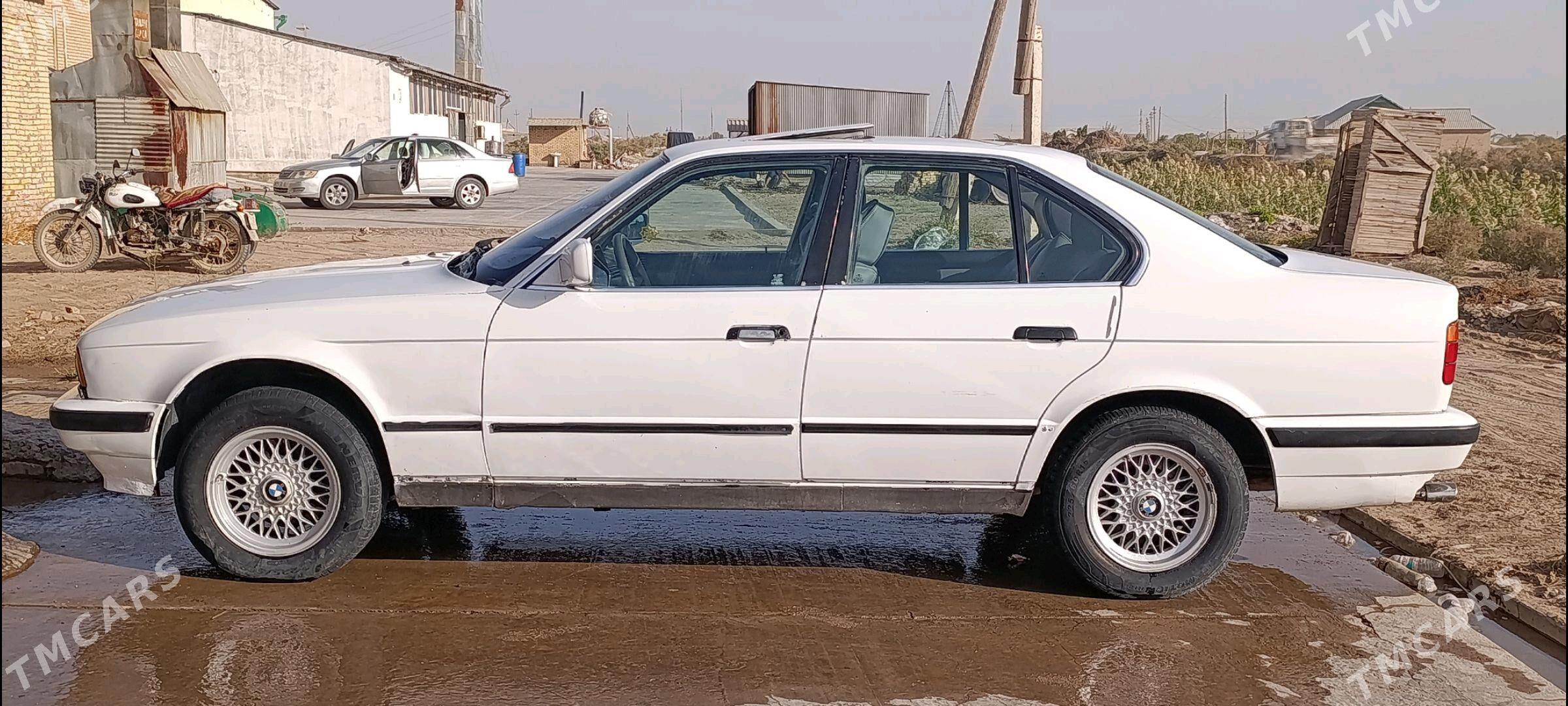 BMW 520 1990 - 55 000 TMT - Hojambaz - img 4