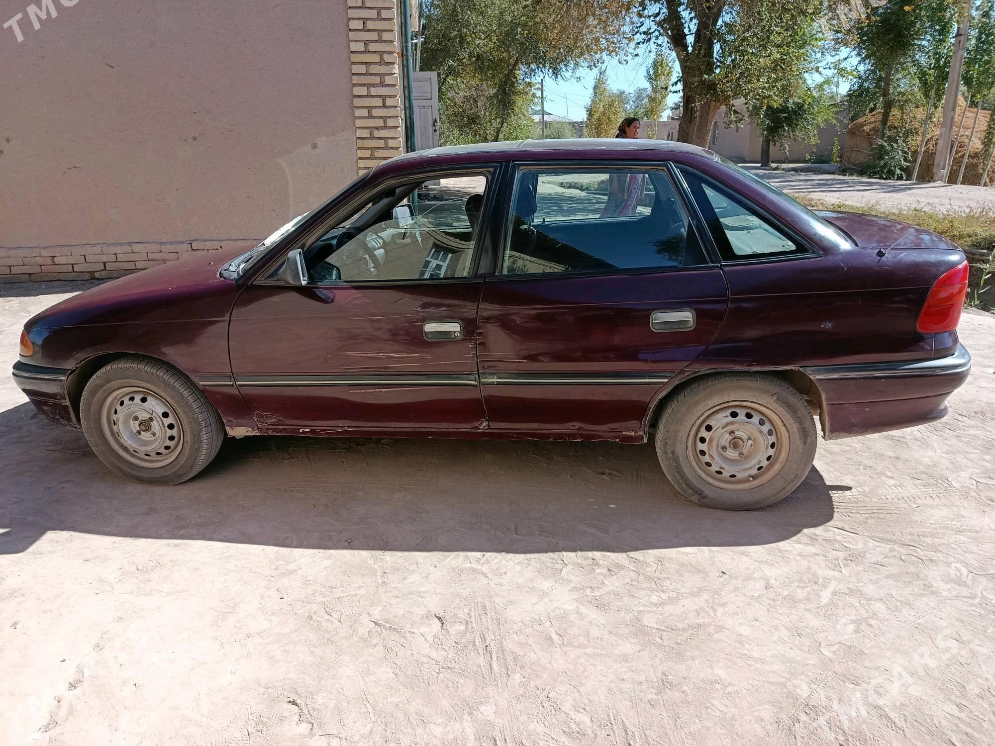 Opel Astra 1992 - 30 000 TMT - Гурбансолтан Едже - img 2
