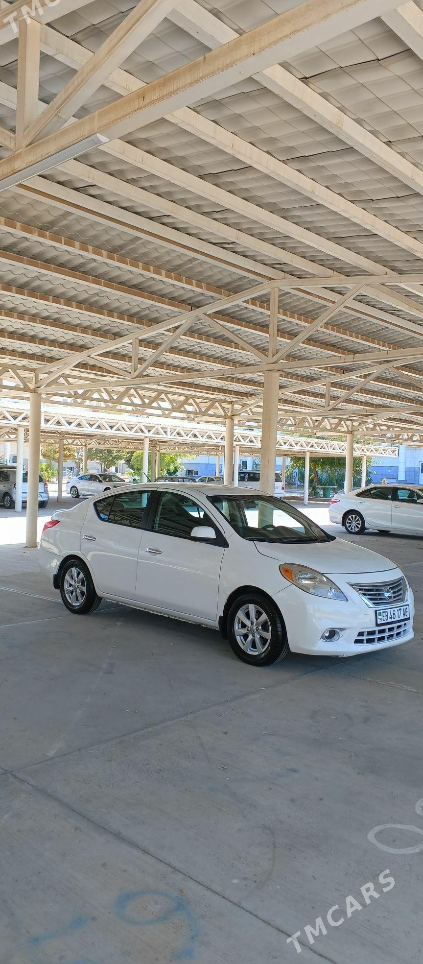 Nissan Versa 2011 - 113 000 TMT - Кëши - img 4