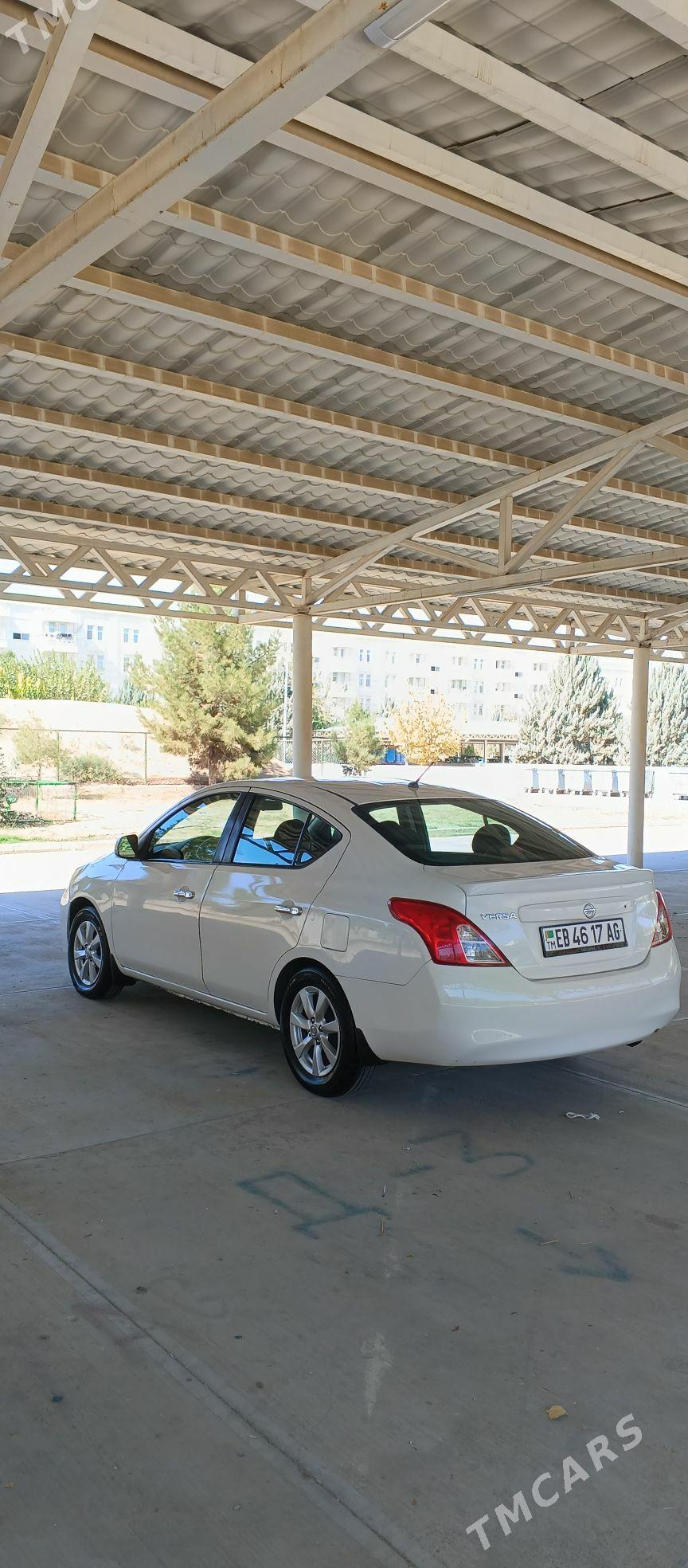Nissan Versa 2011 - 113 000 TMT - Кëши - img 5