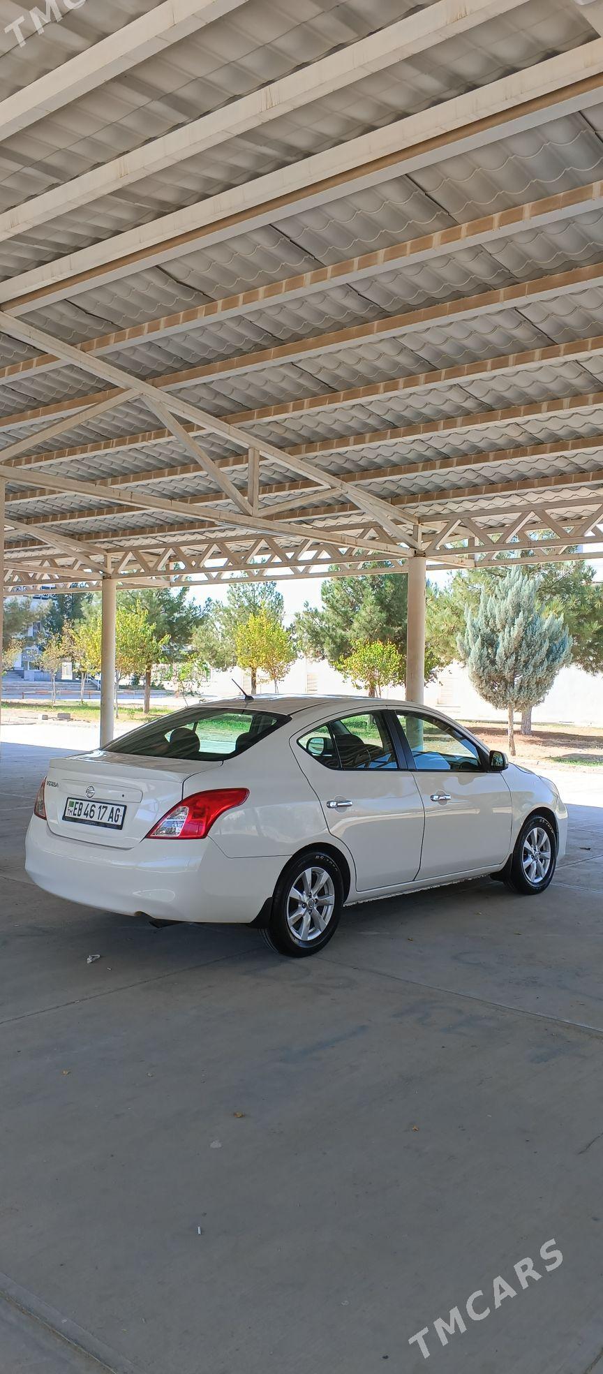 Nissan Versa 2011 - 113 000 TMT - Кëши - img 6