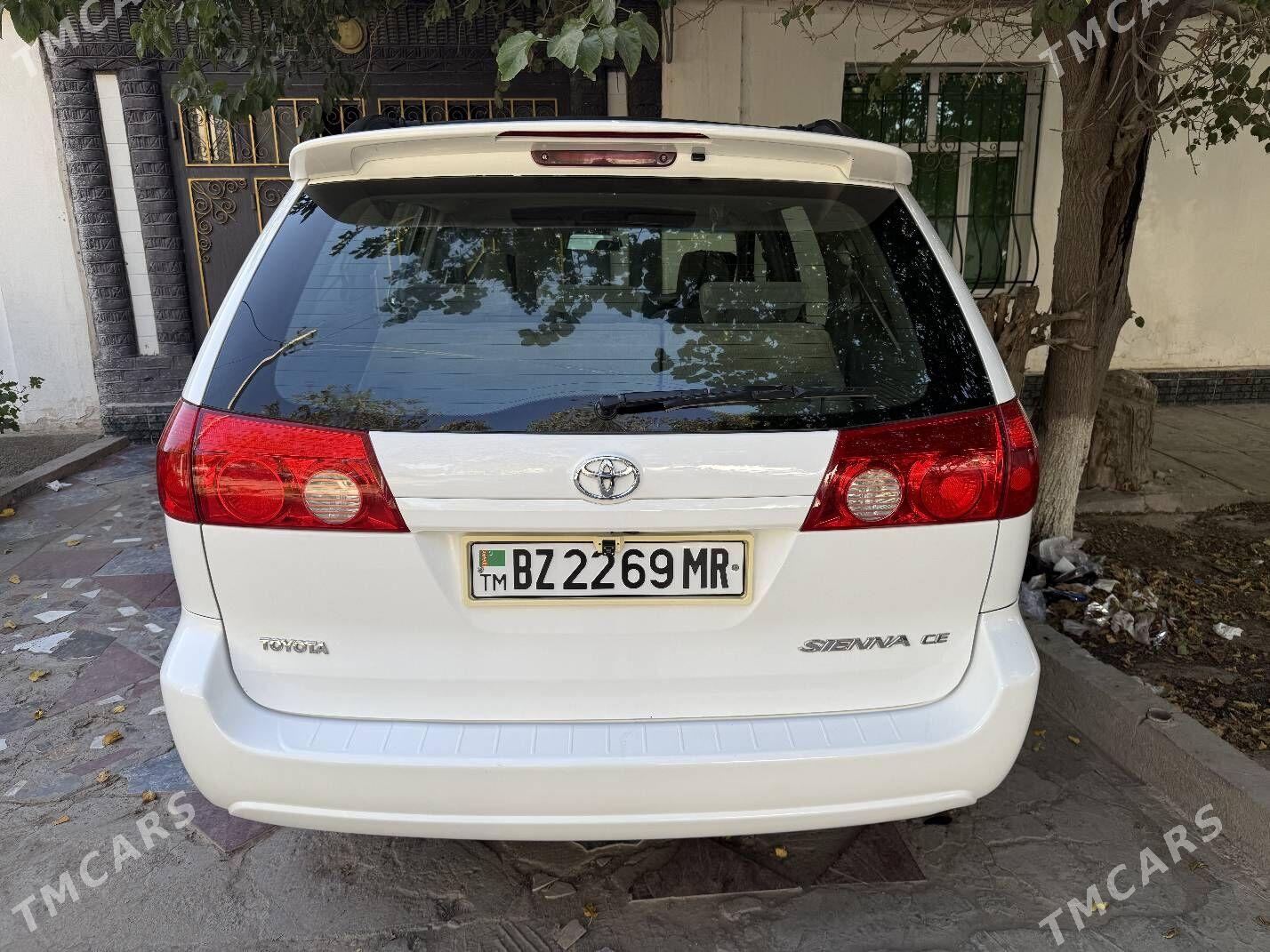 Toyota Sienna 2009 - 198 000 TMT - Дашогуз - img 4