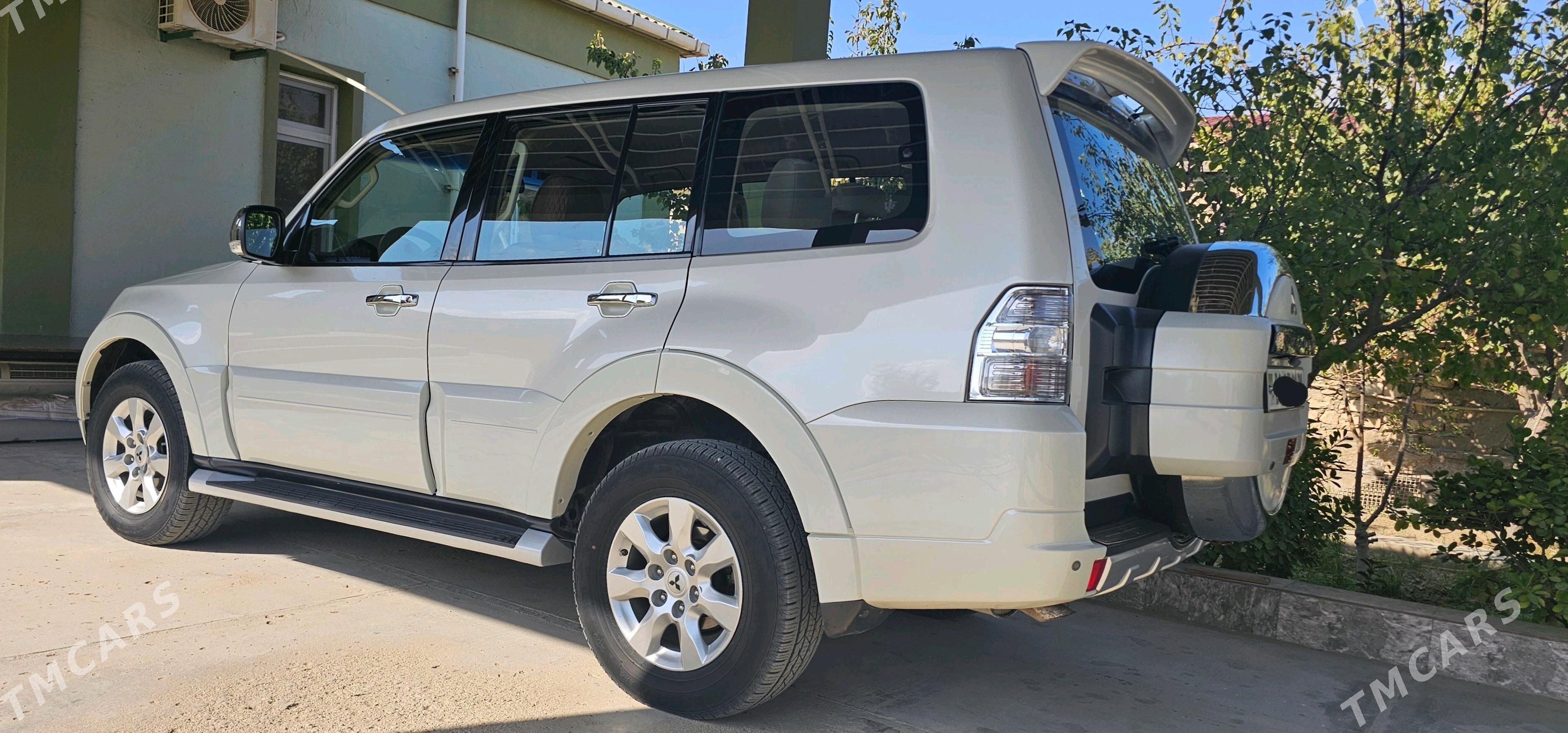 Mitsubishi Pajero 2014 - 285 000 TMT - Хазар - img 1