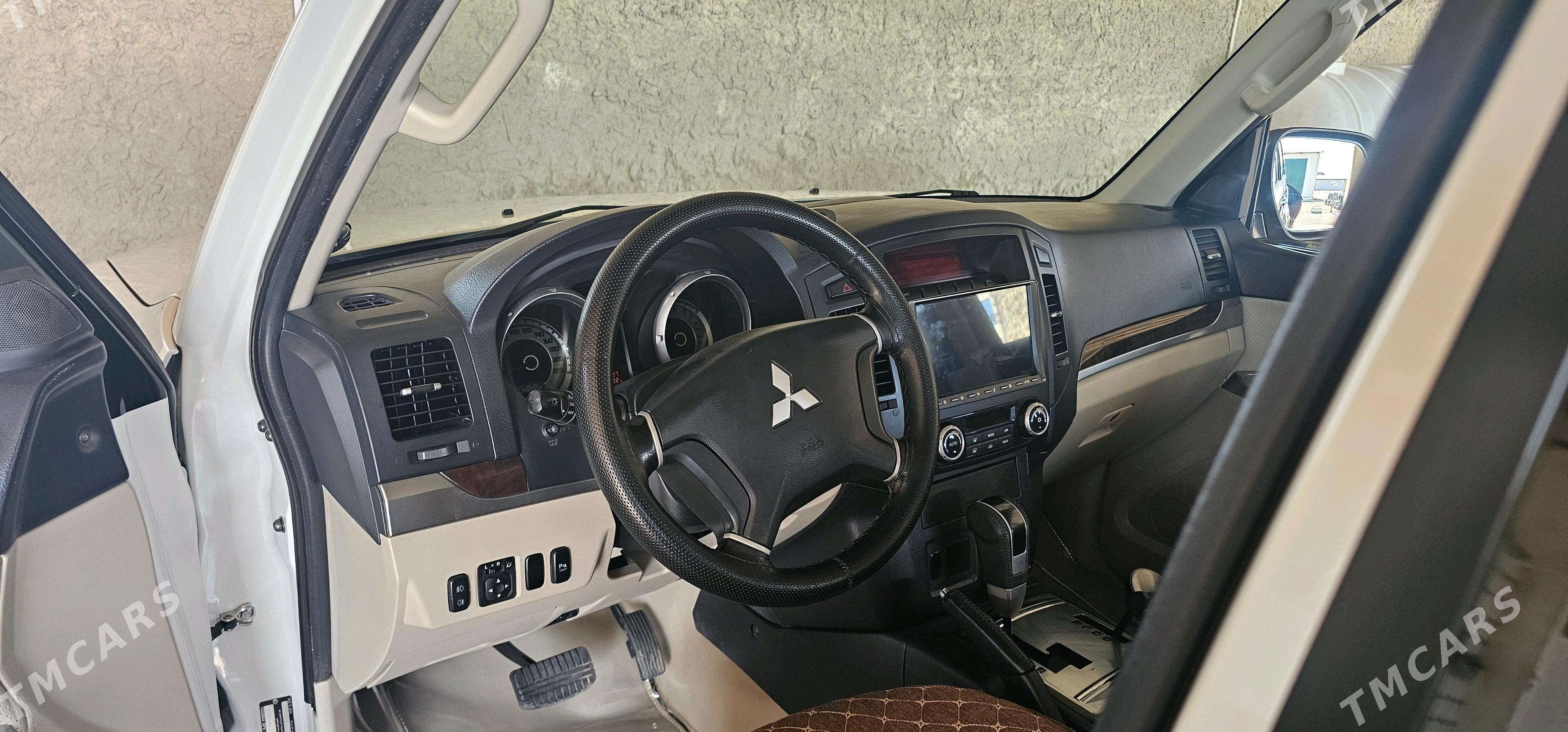 Mitsubishi Pajero 2014 - 285 000 TMT - Хазар - img 3