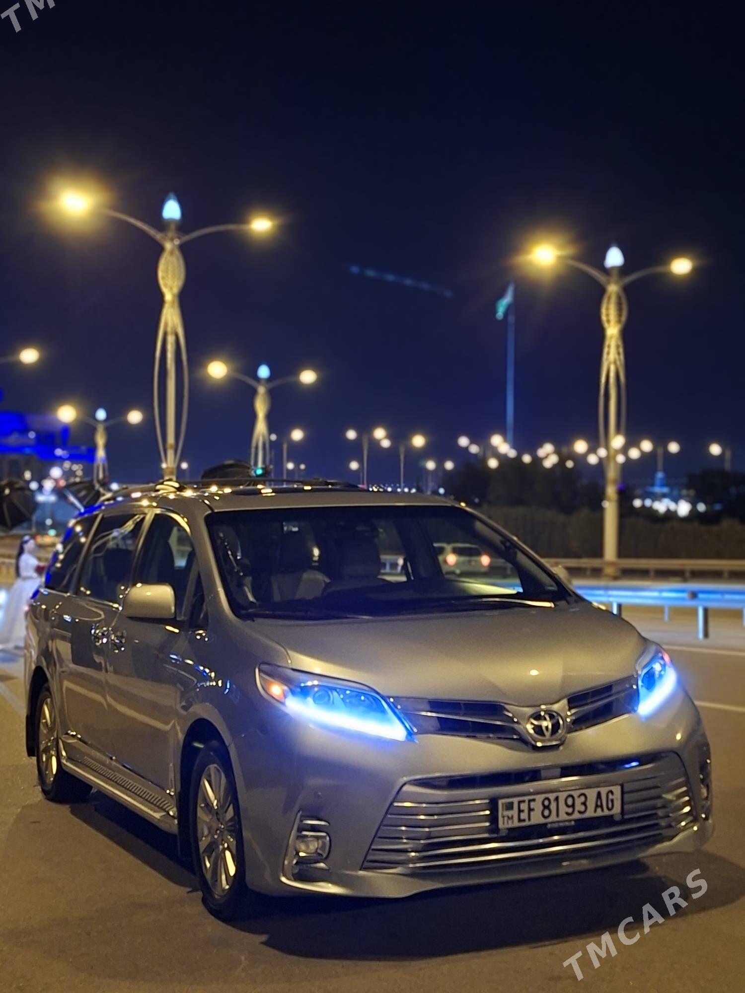 Toyota Sienna 2018 - 490 000 TMT - Аркадаг - img 1