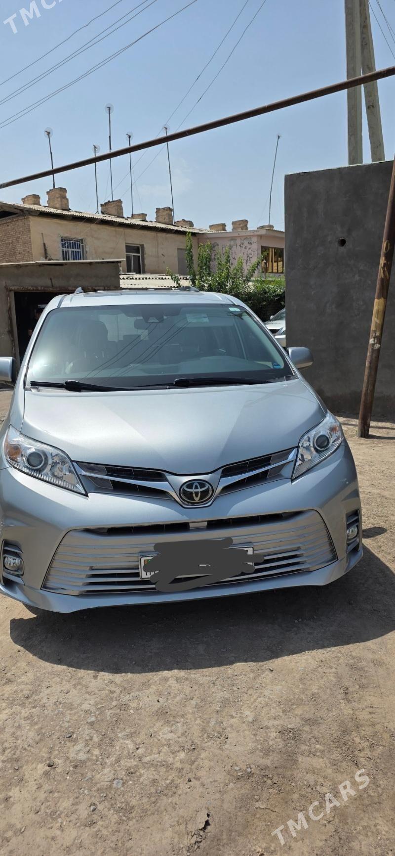 Toyota Sienna 2019 - 450 000 TMT - Daşoguz - img 2