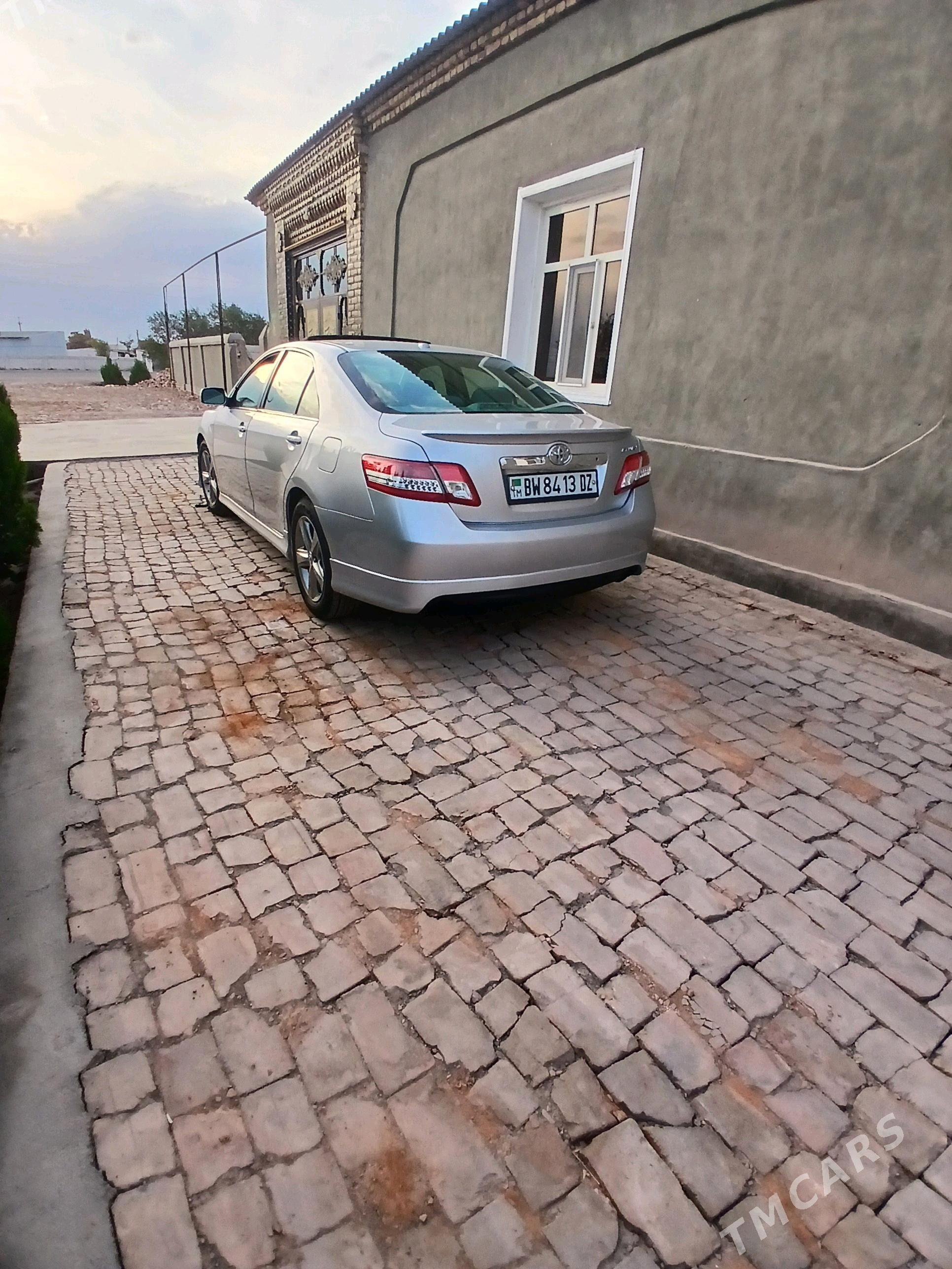 Toyota Camry 2010 - 225 000 TMT - Гурбансолтан Едже - img 2