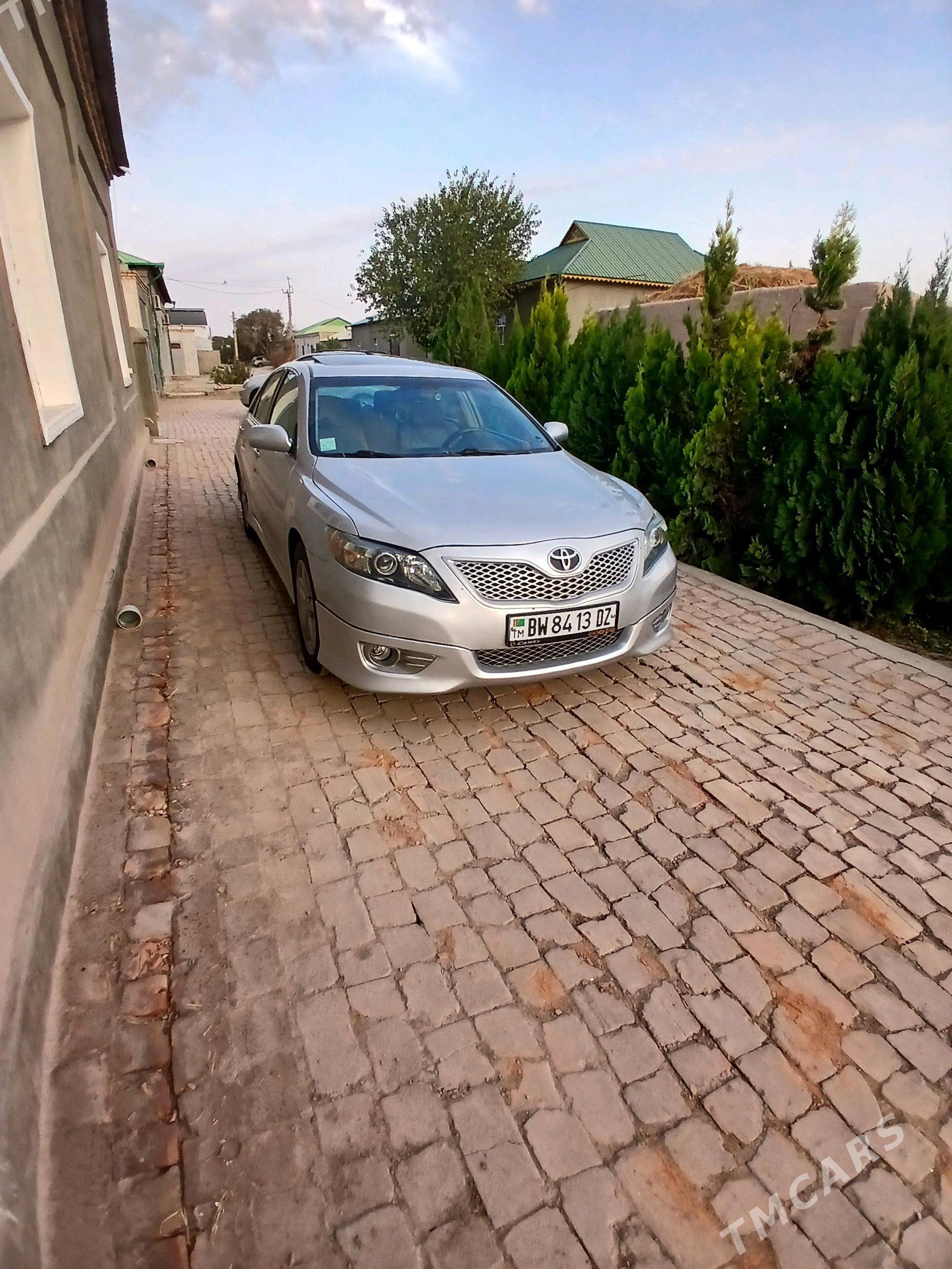 Toyota Camry 2010 - 225 000 TMT - Гурбансолтан Едже - img 3