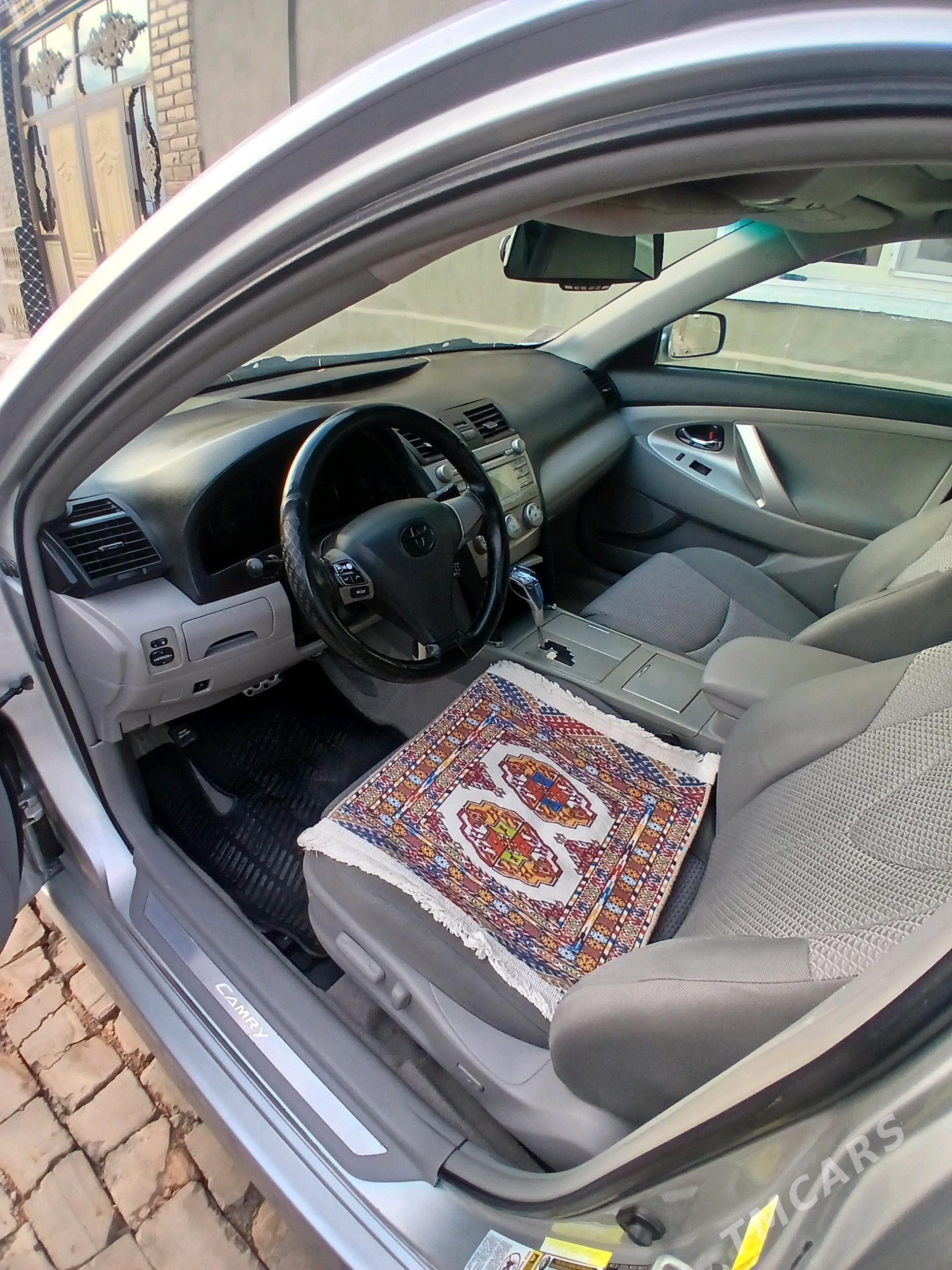 Toyota Camry 2010 - 225 000 TMT - Гурбансолтан Едже - img 7