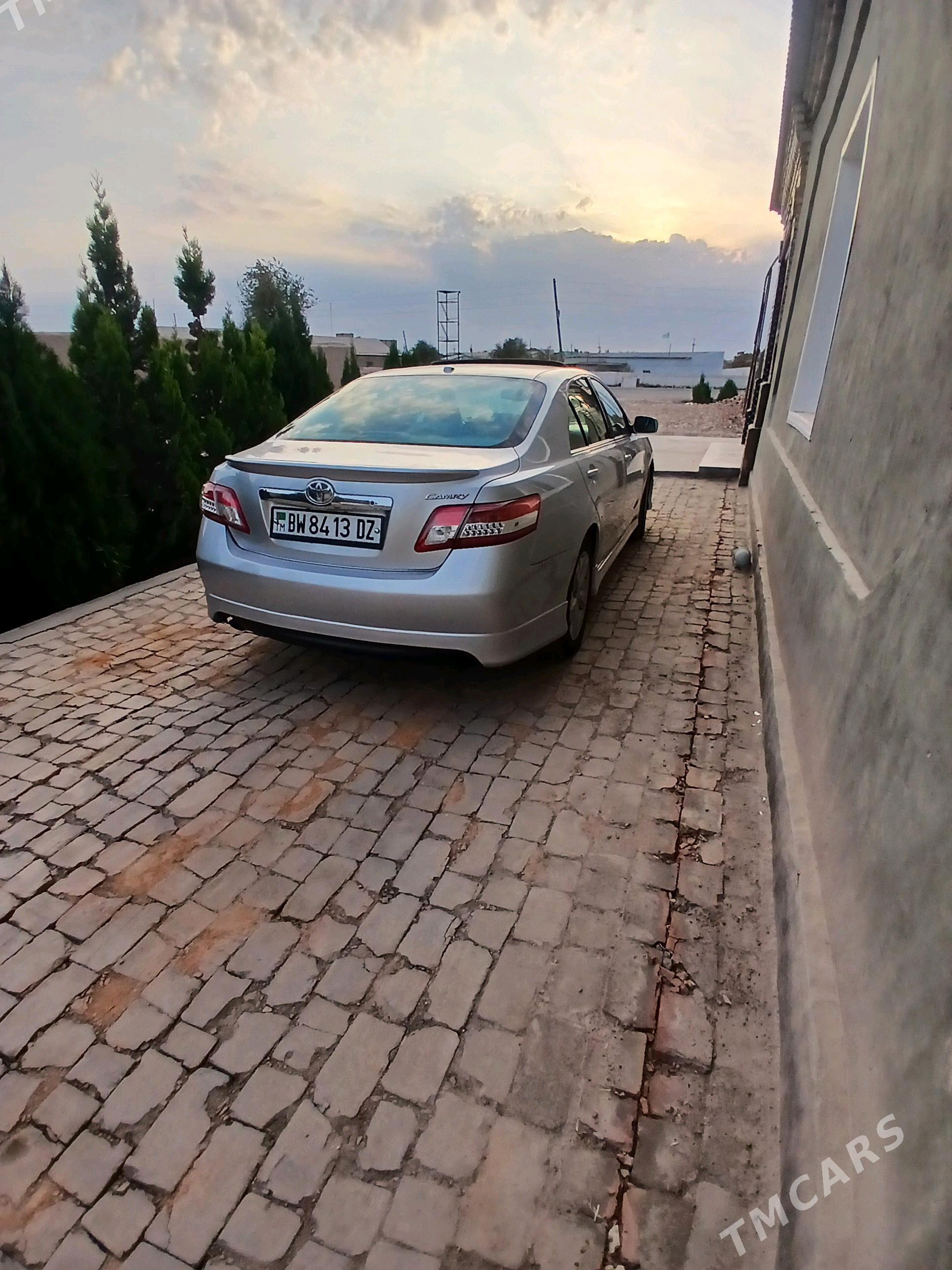 Toyota Camry 2010 - 225 000 TMT - Гурбансолтан Едже - img 8