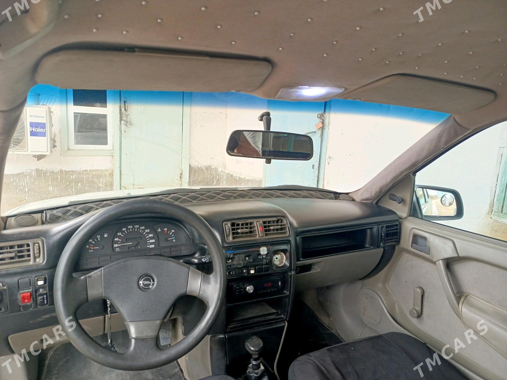 Opel Vectra 1990 - 36 000 TMT - Гумдаг - img 2