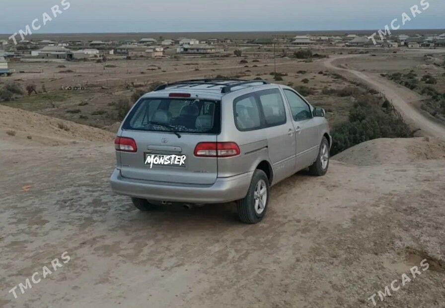 Toyota Sienna 2002 - 170 000 TMT - Эсенгулы - img 4