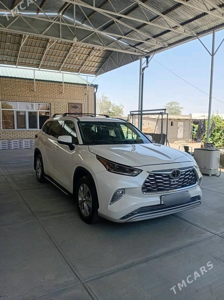 Toyota Highlander 2021 - 590 000 TMT - Бузмеин - img 2