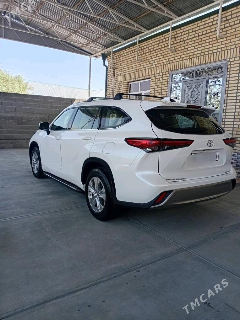 Toyota Highlander 2021 - 590 000 TMT - Бузмеин - img 3