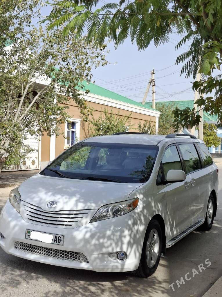 Toyota Sienna 2017 - 360 000 TMT - Aşgabat - img 5