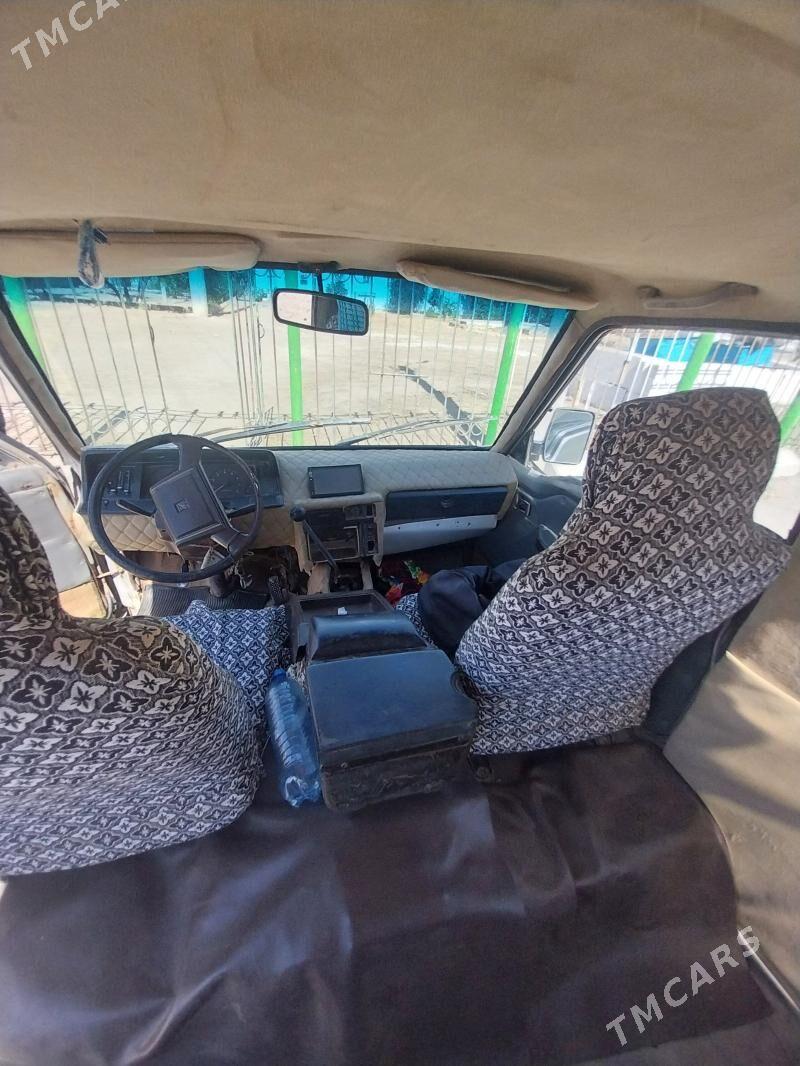 Toyota Hiace 1989 - 28 000 TMT - Мары - img 2