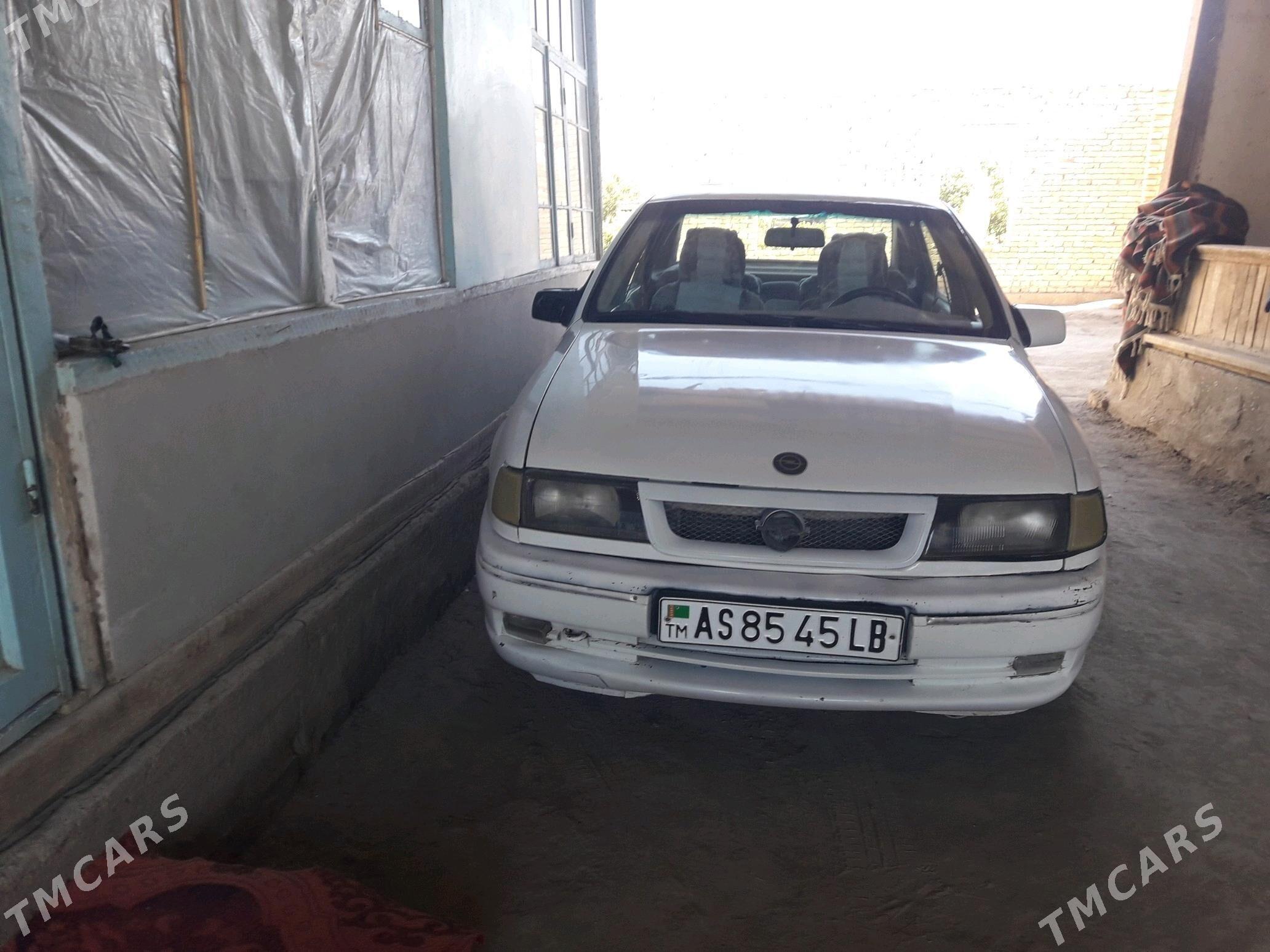Opel Vectra 1993 - 30 000 TMT - Фарап - img 2