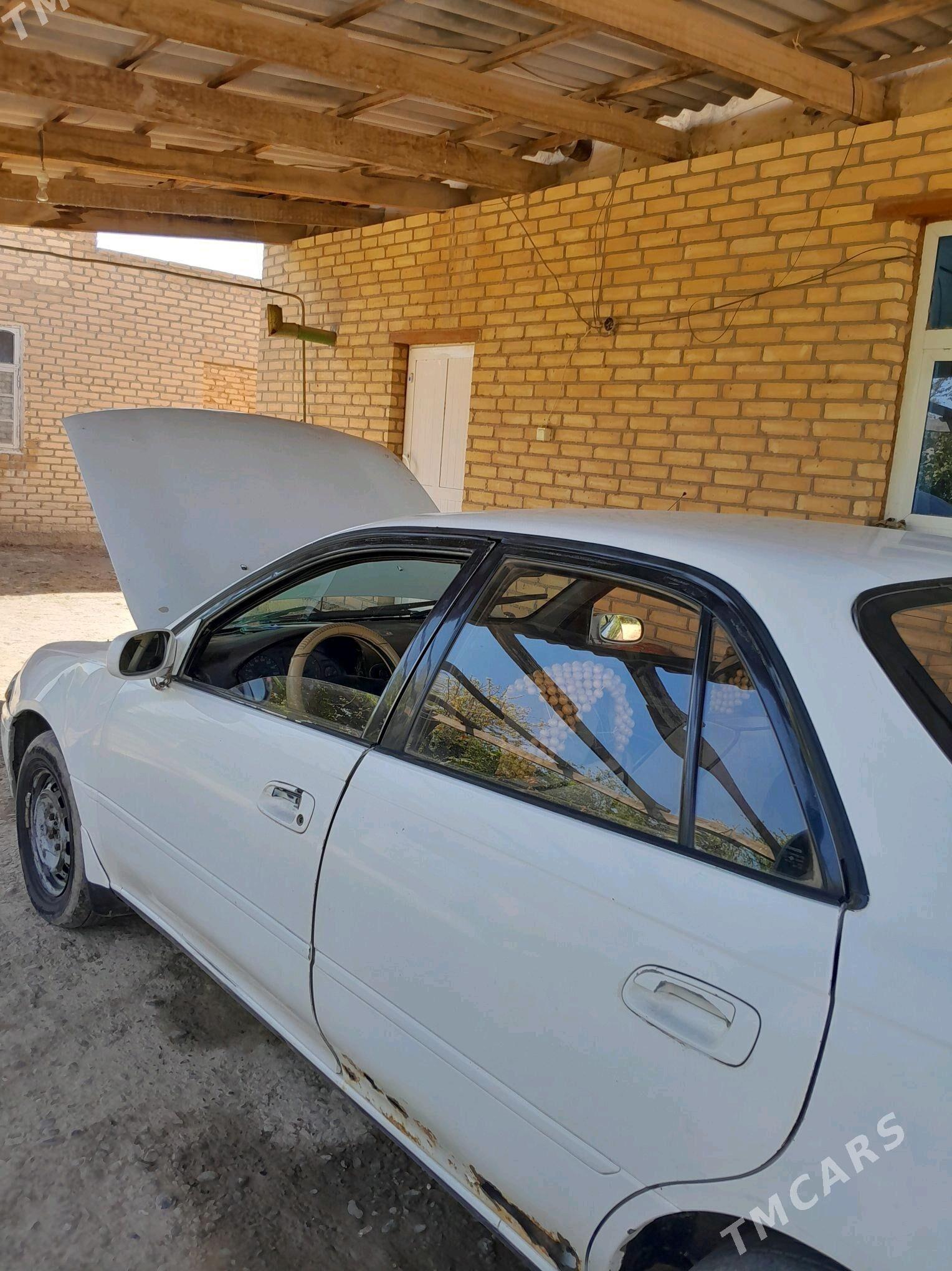 Toyota Carina 1993 - 35 000 TMT - Garabekewül - img 7