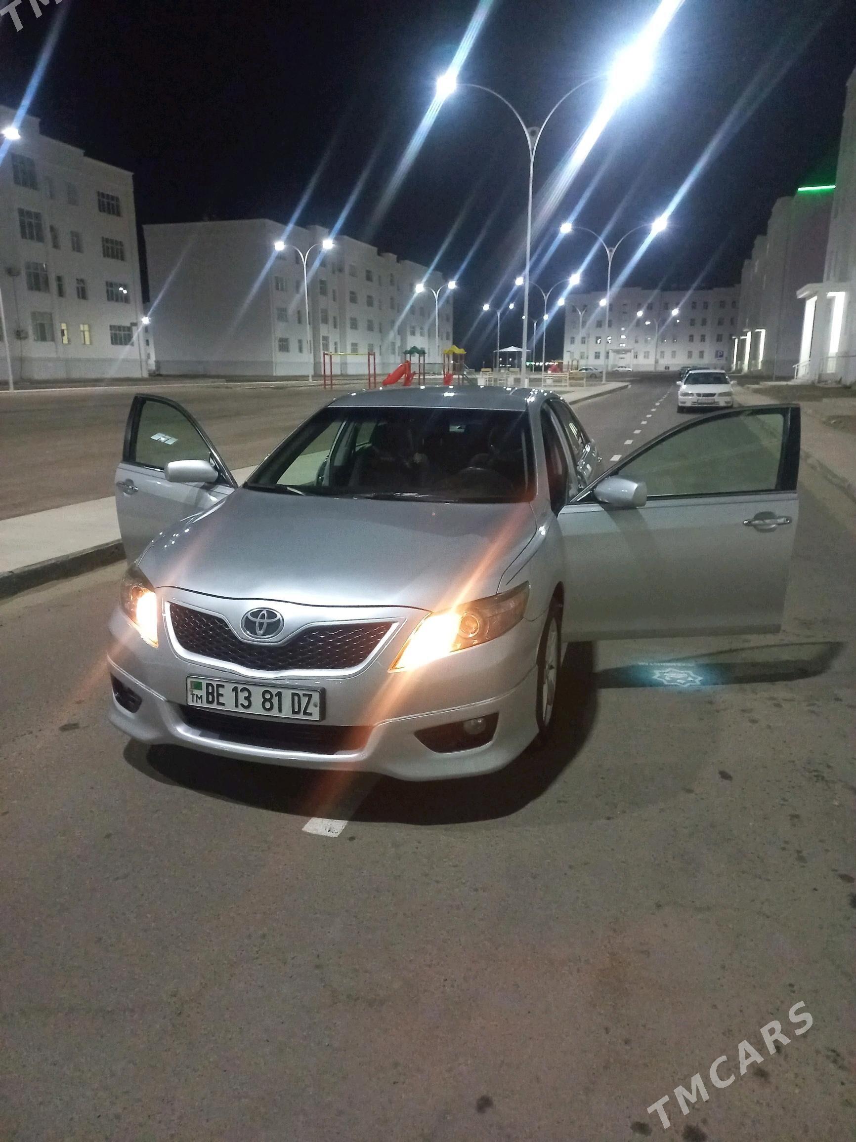 Toyota Camry 2010 - 245 000 TMT - Дашогуз - img 4