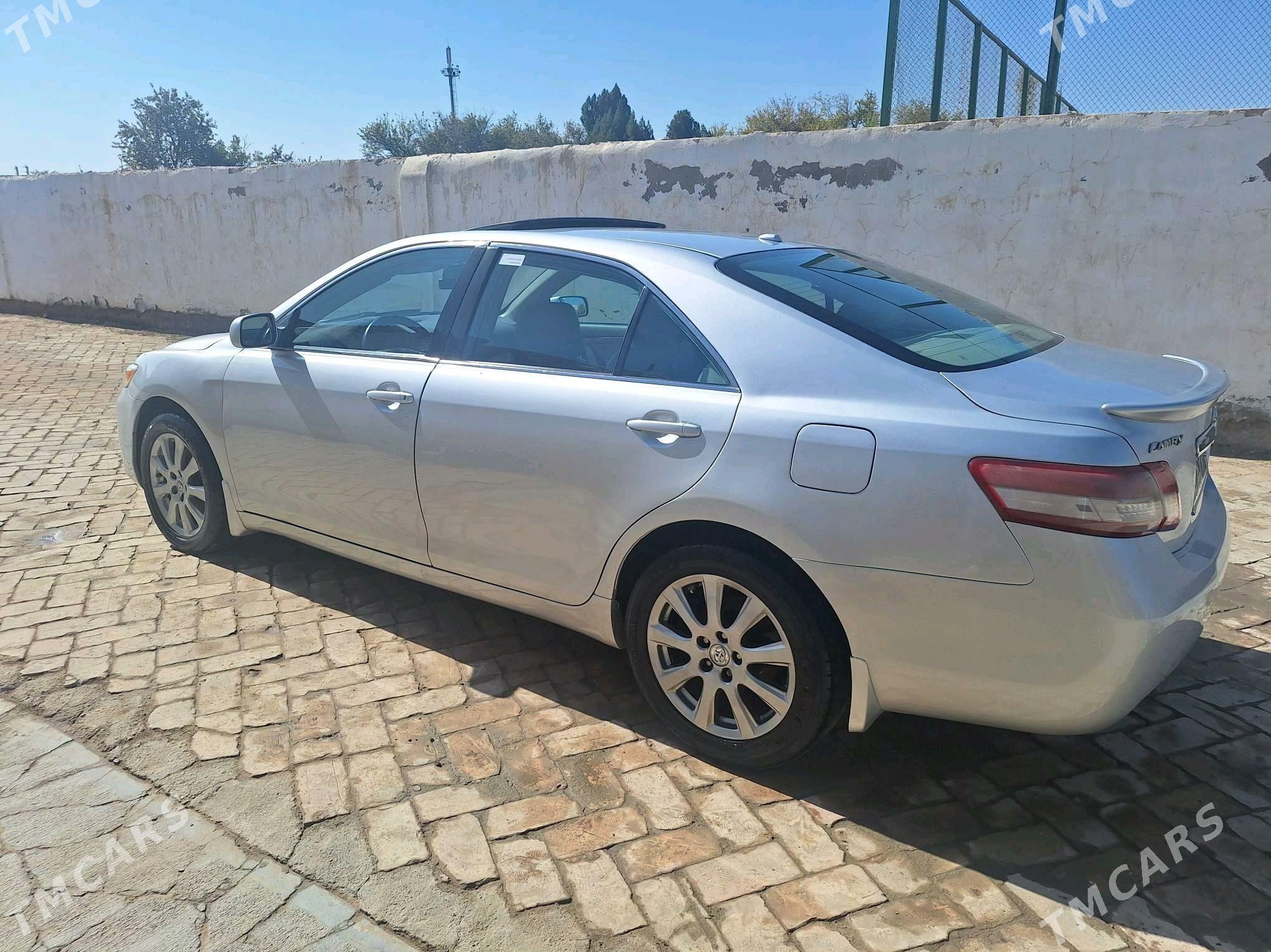 Toyota Camry 2010 - 200 000 TMT - Байрамали - img 4