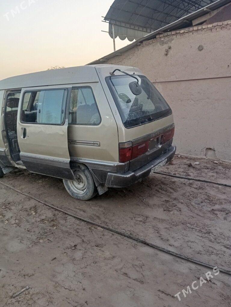 Toyota Town Ace 1984 - 10 000 TMT - Саят - img 4