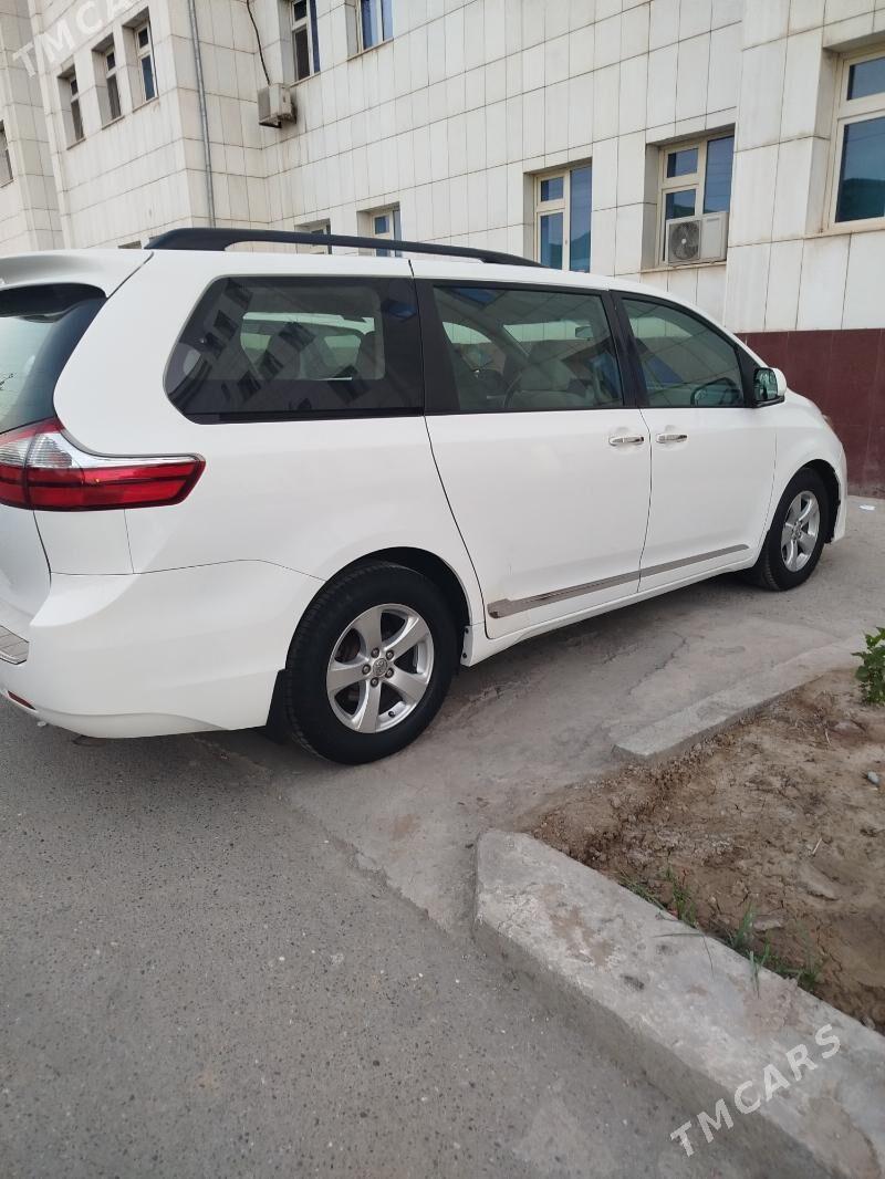 Toyota Sienna 2017 - 365 000 TMT - Aşgabat - img 4