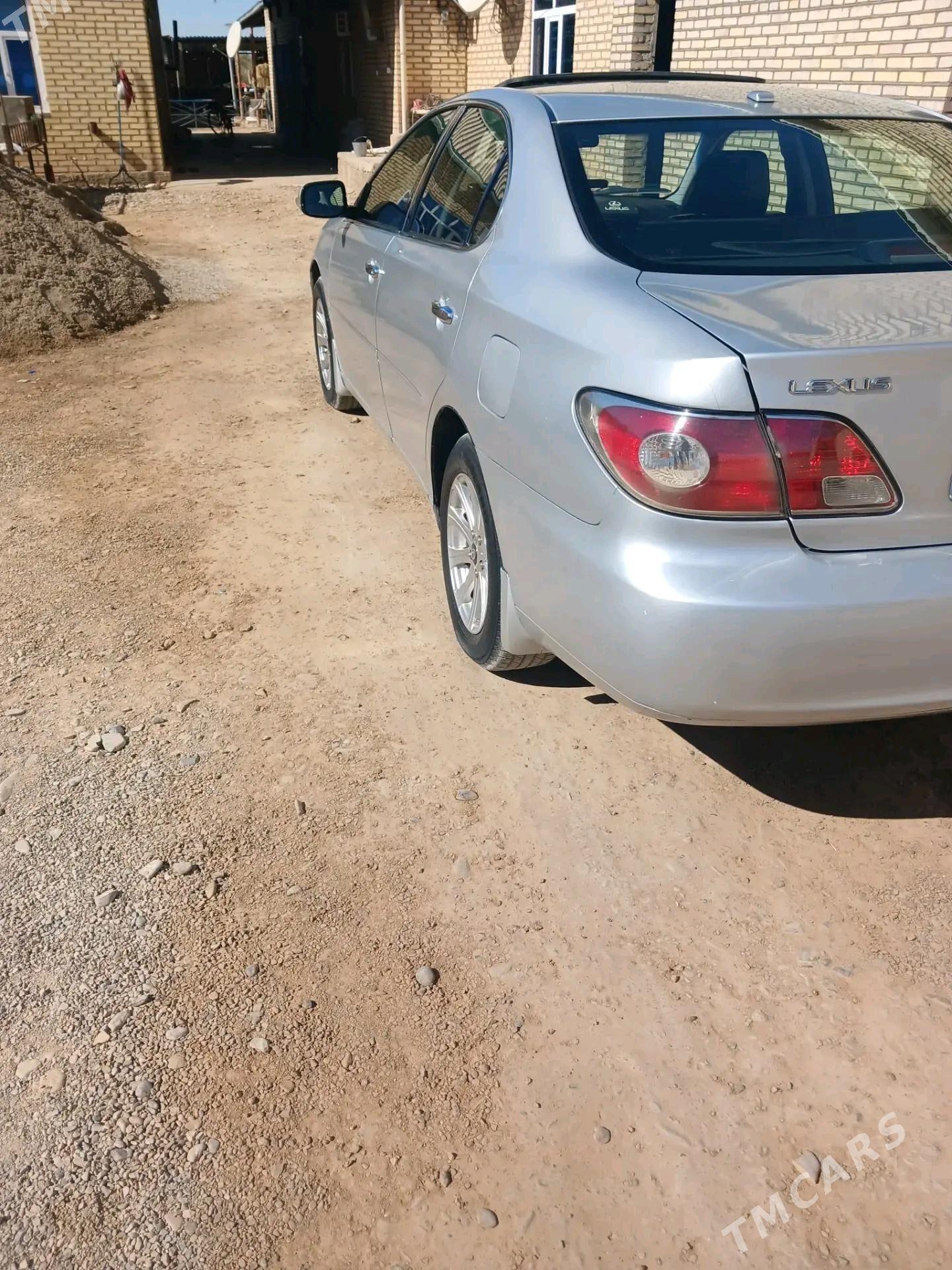 Lexus ES 300 2003 - 190 000 TMT - Серахс - img 4