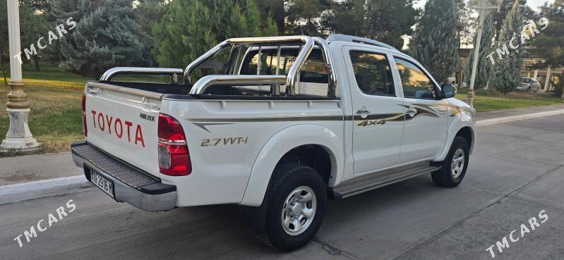 Toyota Hilux 2014 - 340 000 TMT - Мары - img 3