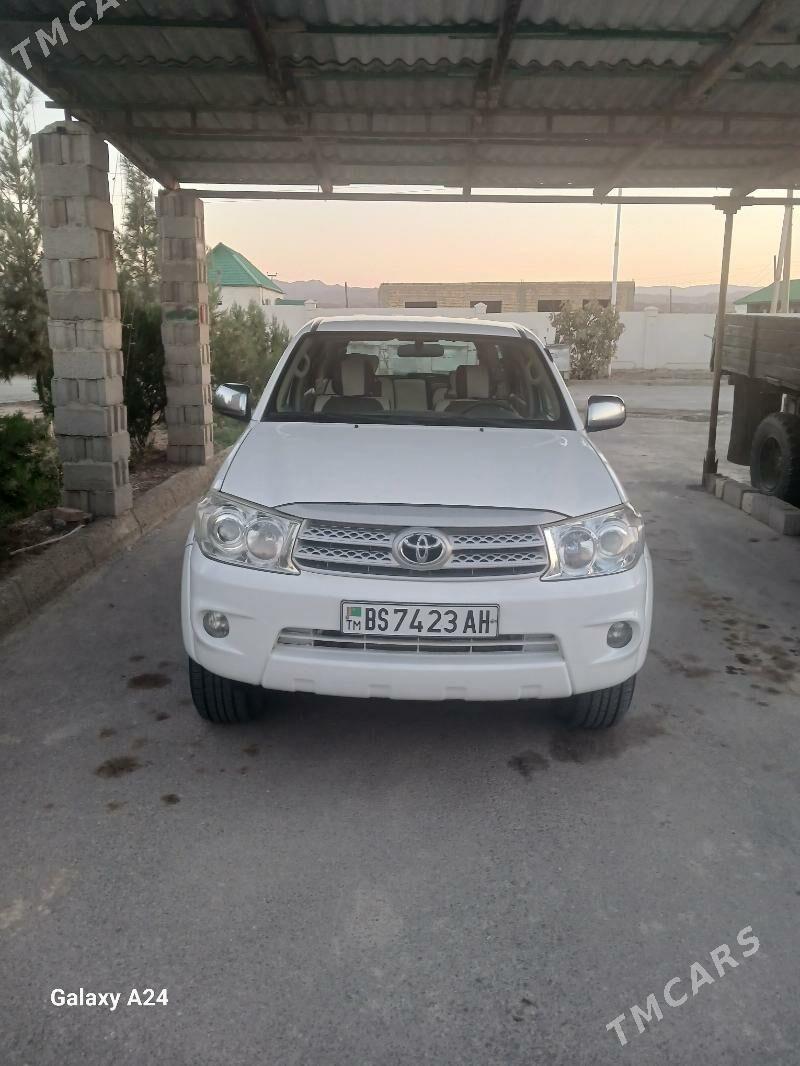 Toyota Fortuner 2012 - 265 000 TMT - Бахарден - img 1