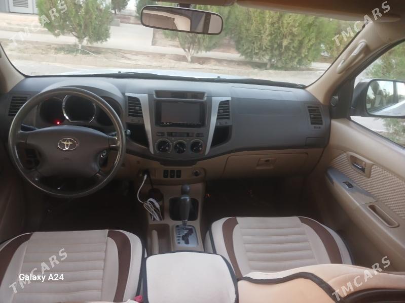 Toyota Fortuner 2012 - 265 000 TMT - Бахарден - img 9