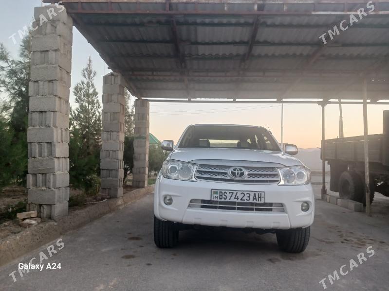 Toyota Fortuner 2012 - 265 000 TMT - Бахарден - img 2